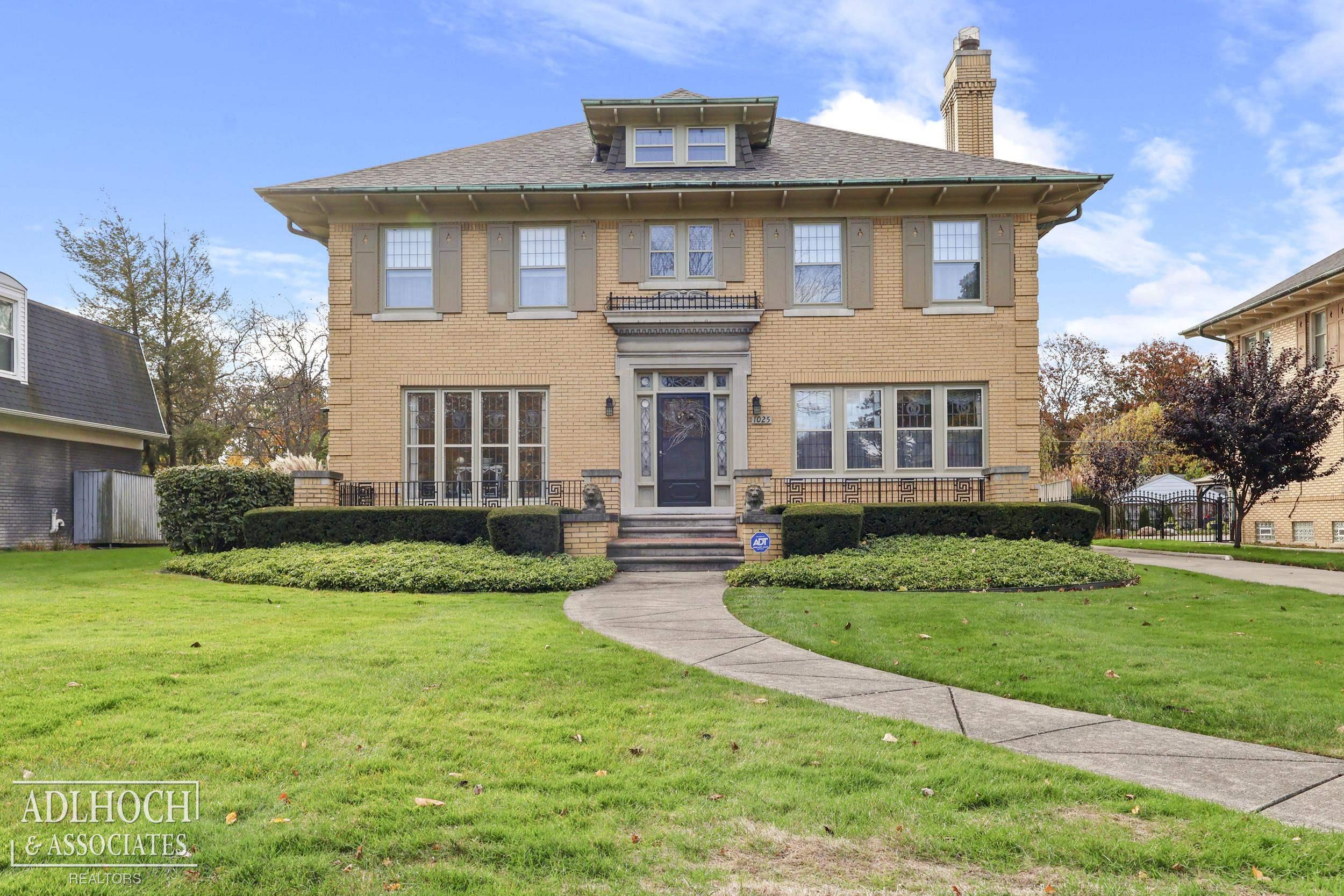 1025 Balfour