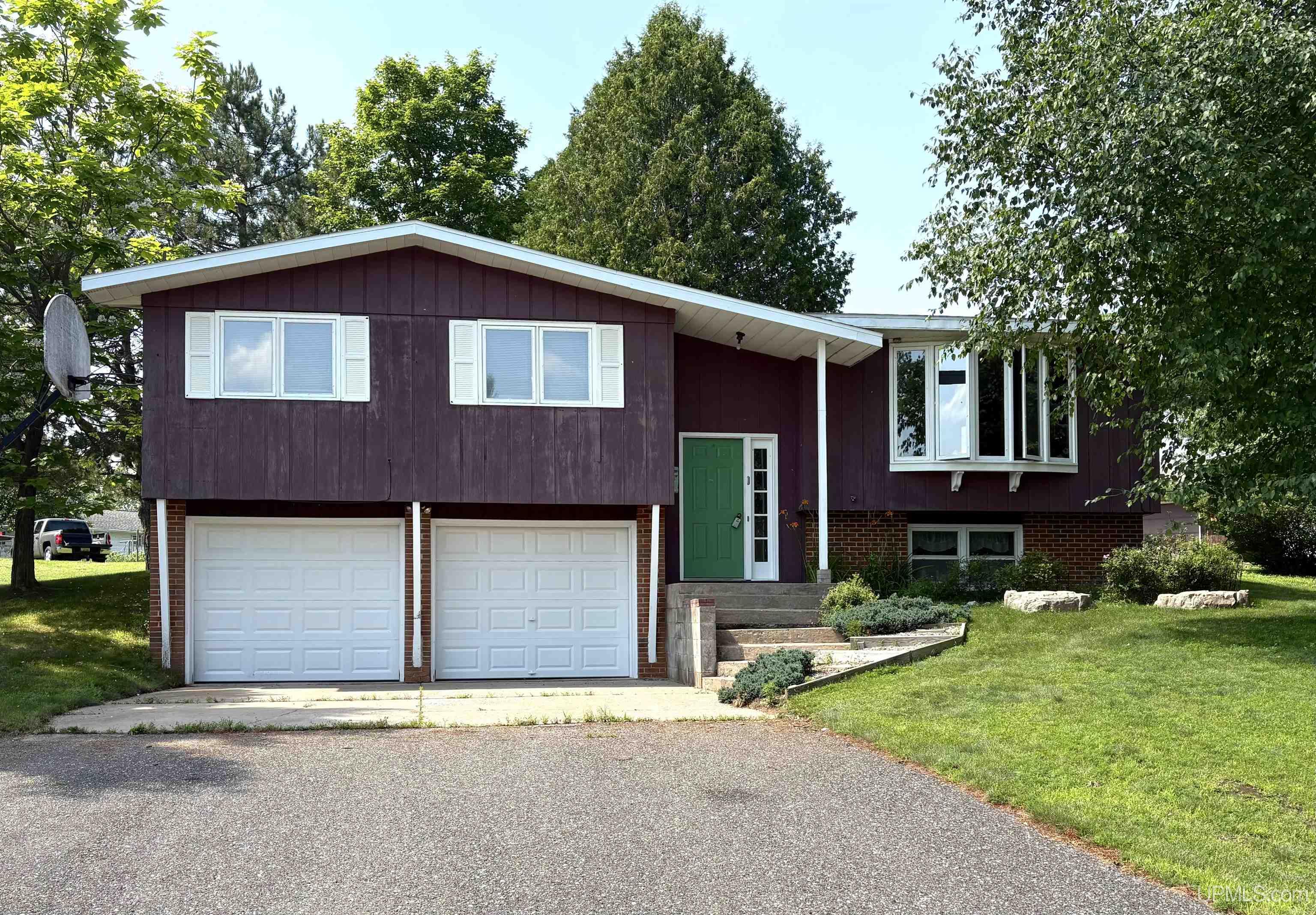 901 Colleen Circle Drive