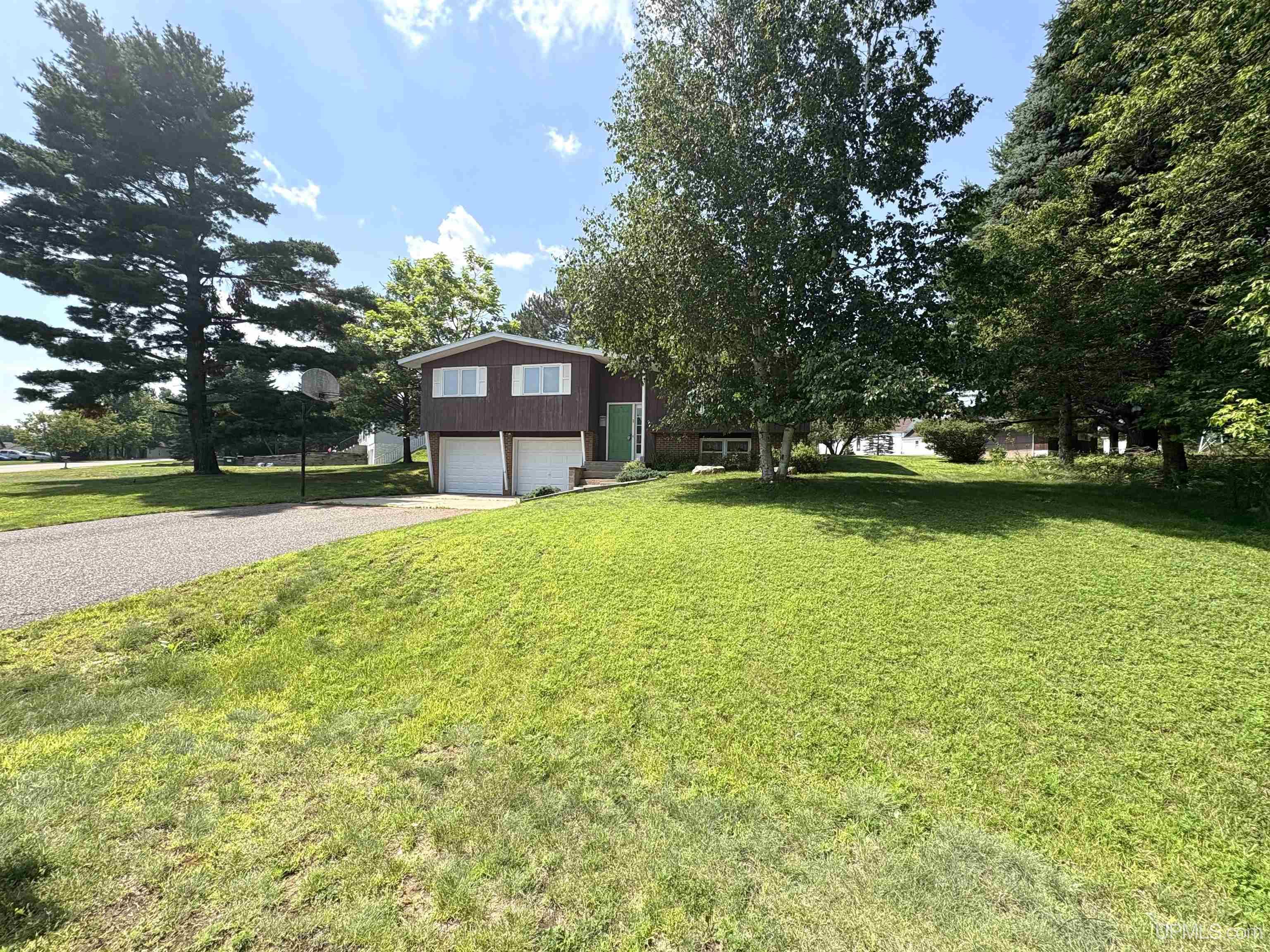 901 Colleen Circle Drive