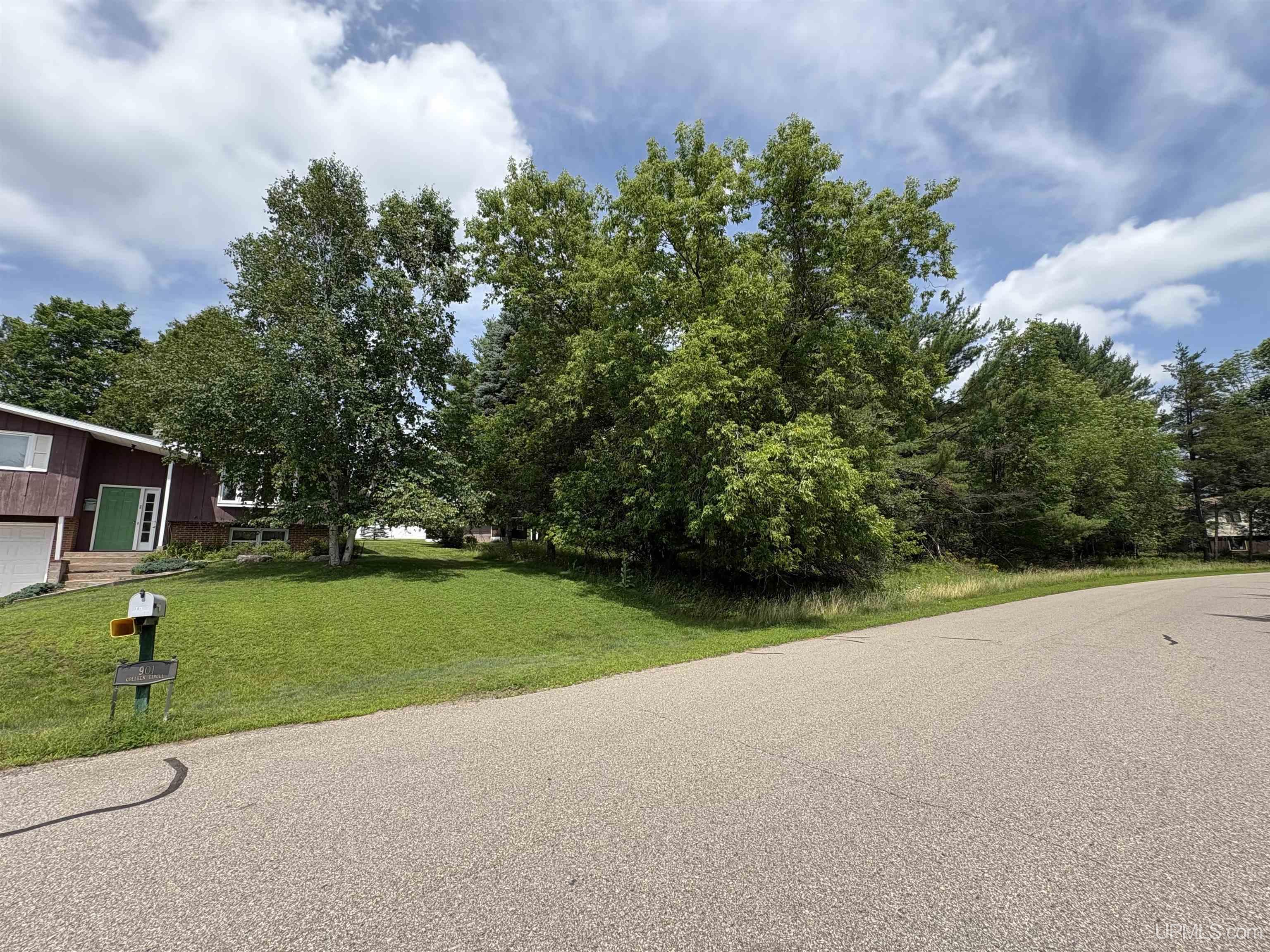 901 Colleen Circle Drive