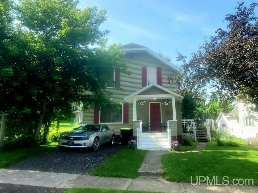 607 E D Street