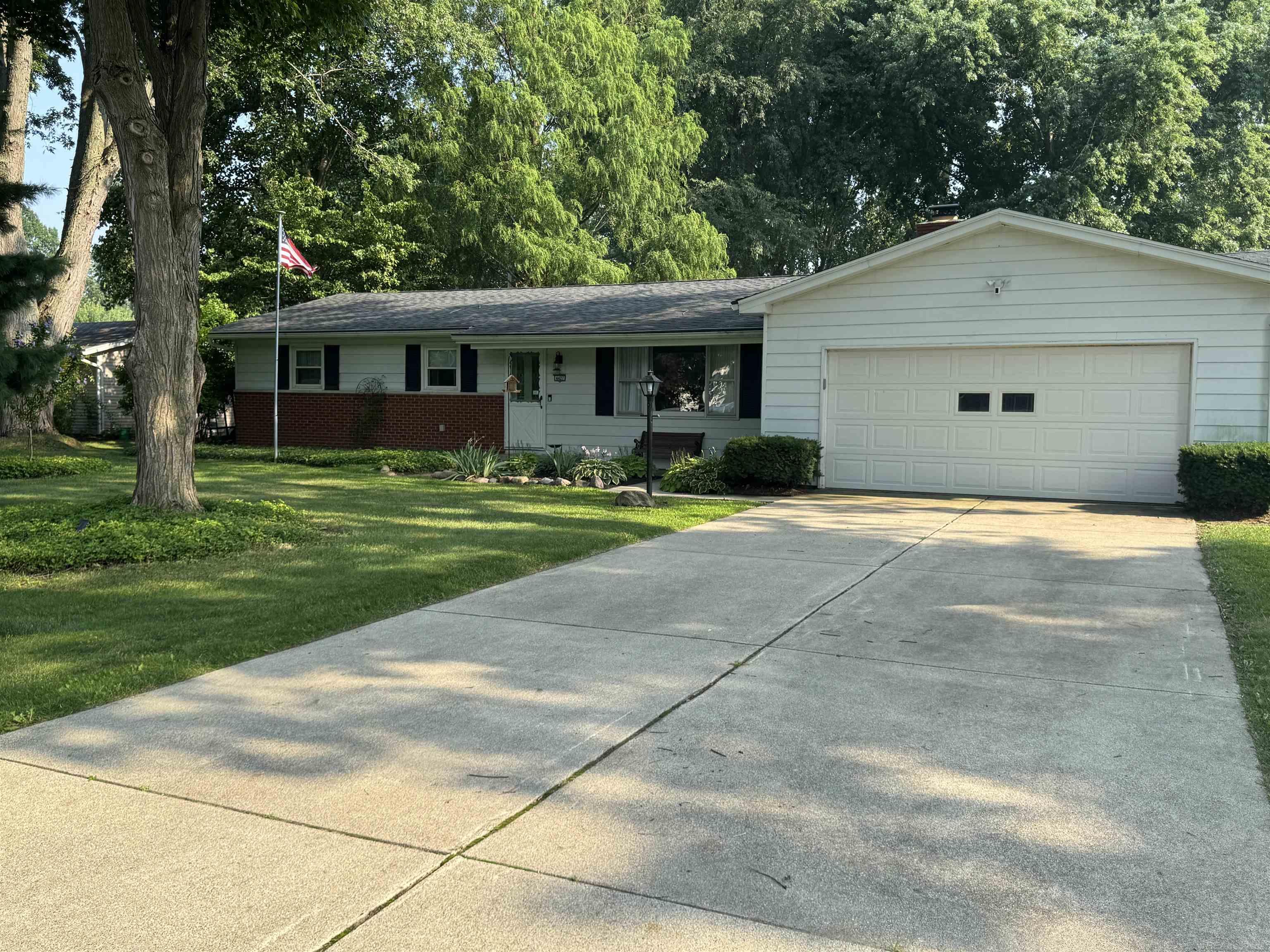 Homes for sale in St Clair, MI | 4427 Cambridge Dr, St Clair, MI 48060 | MLS# 58050183797