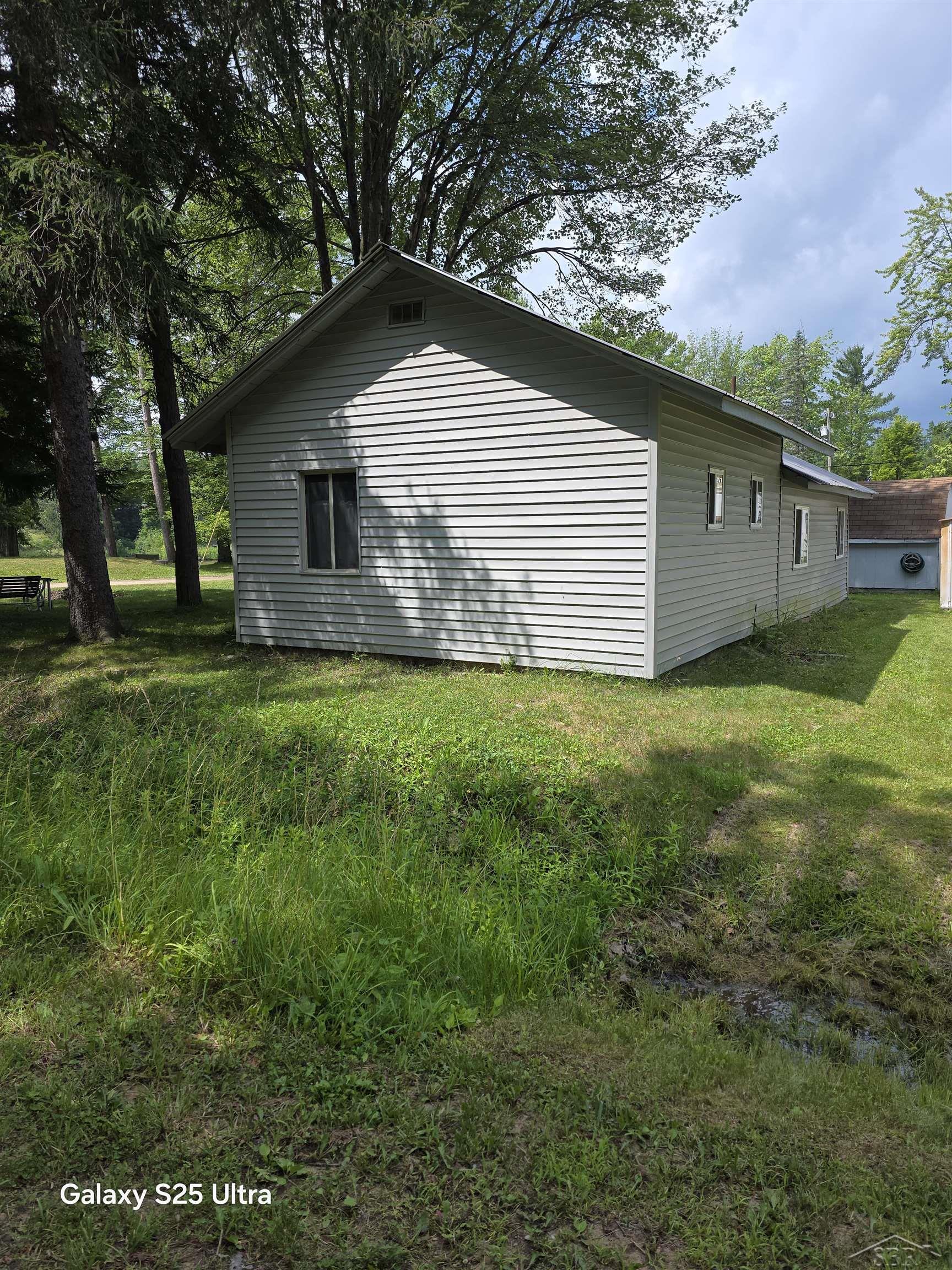 Homes for sale in Hay Township Gladwin, MI | 485 Bushong Beach Dr, Hay Township Gladwin, MI 48624 | MLS# 61050184301