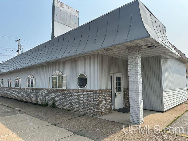 1 bedroom single family residence,1 to 4 units,stock cooperative in Escanaba, Michigan