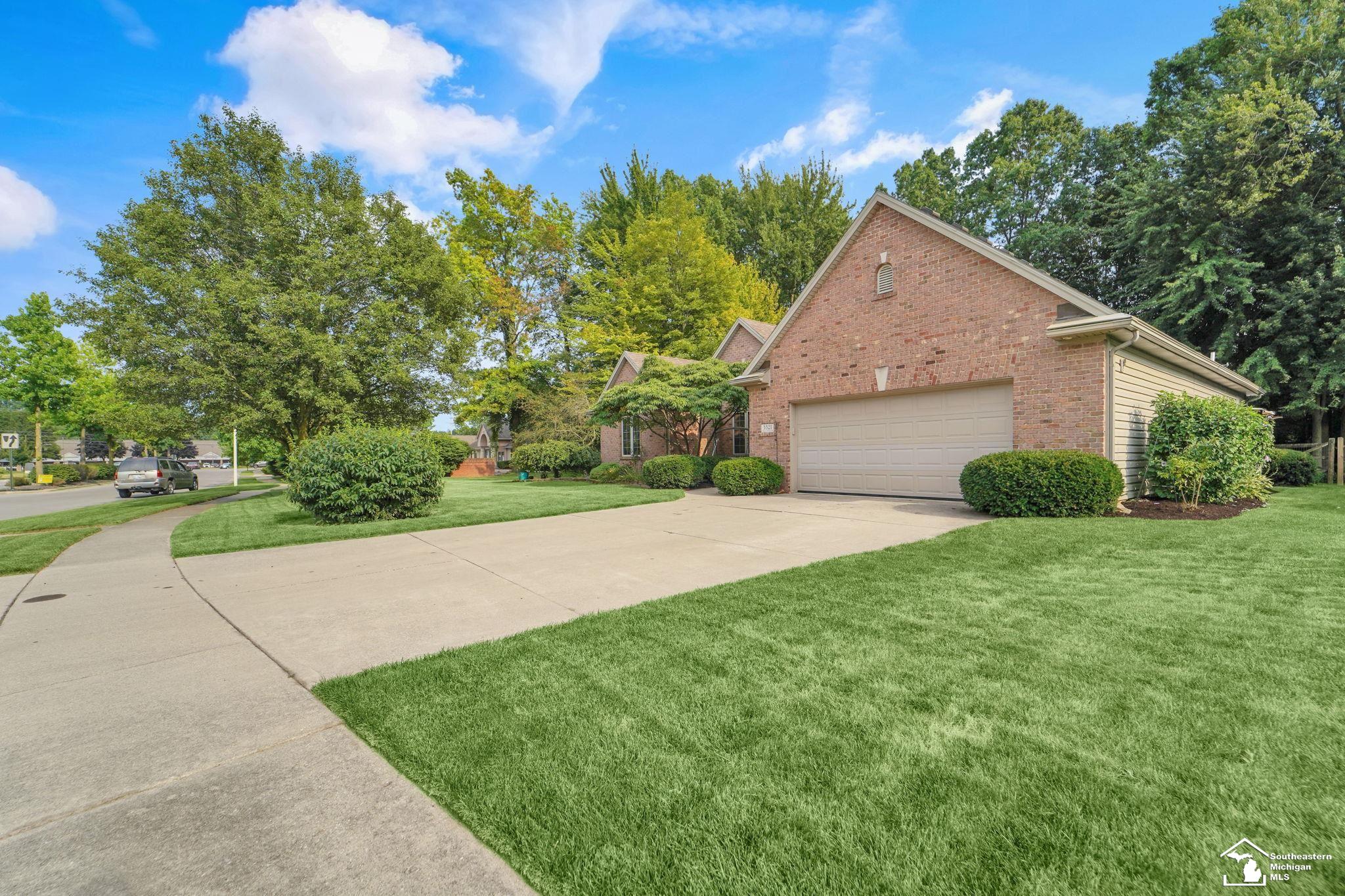 Homes for sale in Monroe, MI | 3321 Quail Hollow Dr, Monroe, MI 48144 | MLS# 57050185112