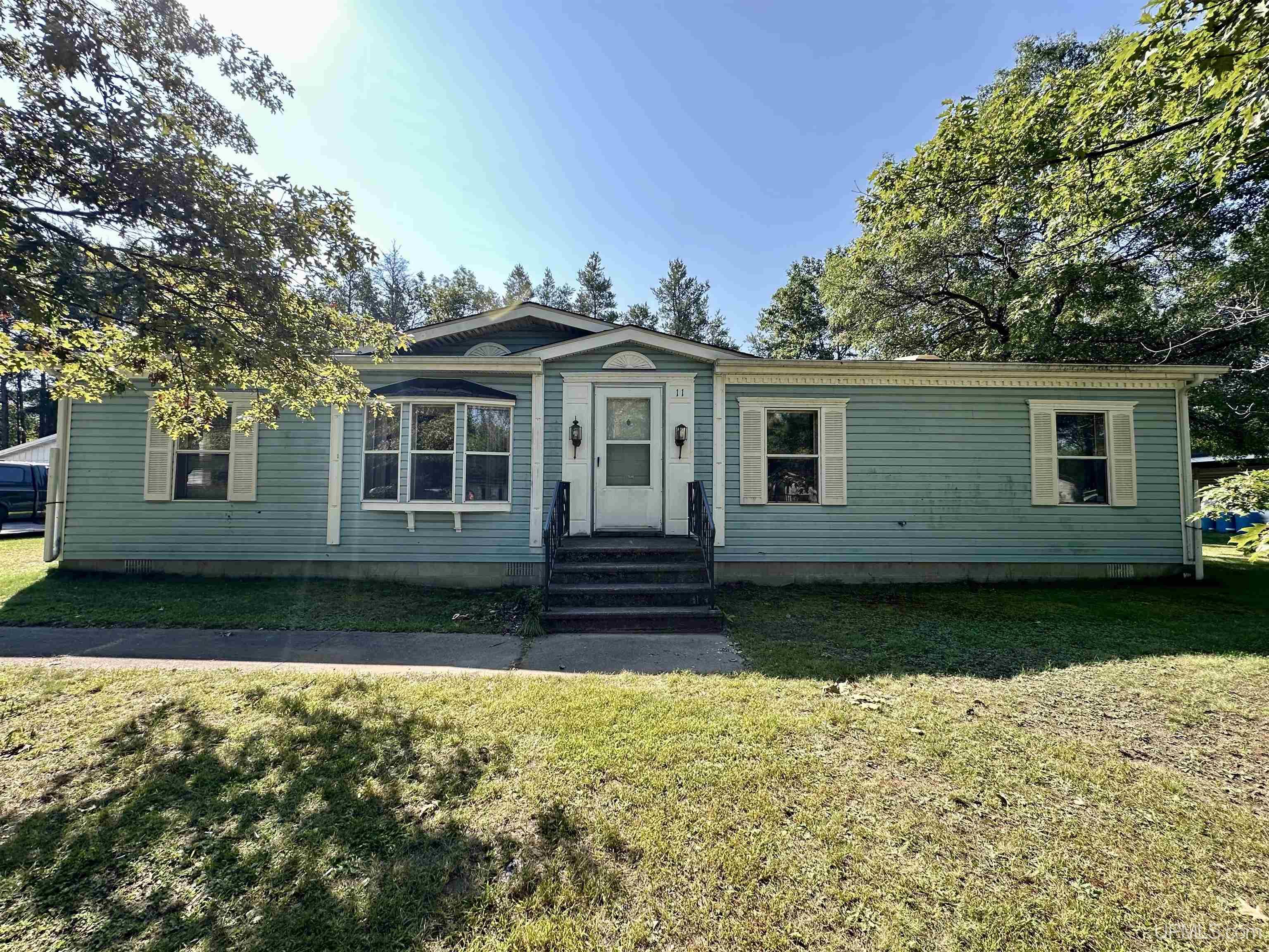 3 bedroom single family in Gladstone, Michigan