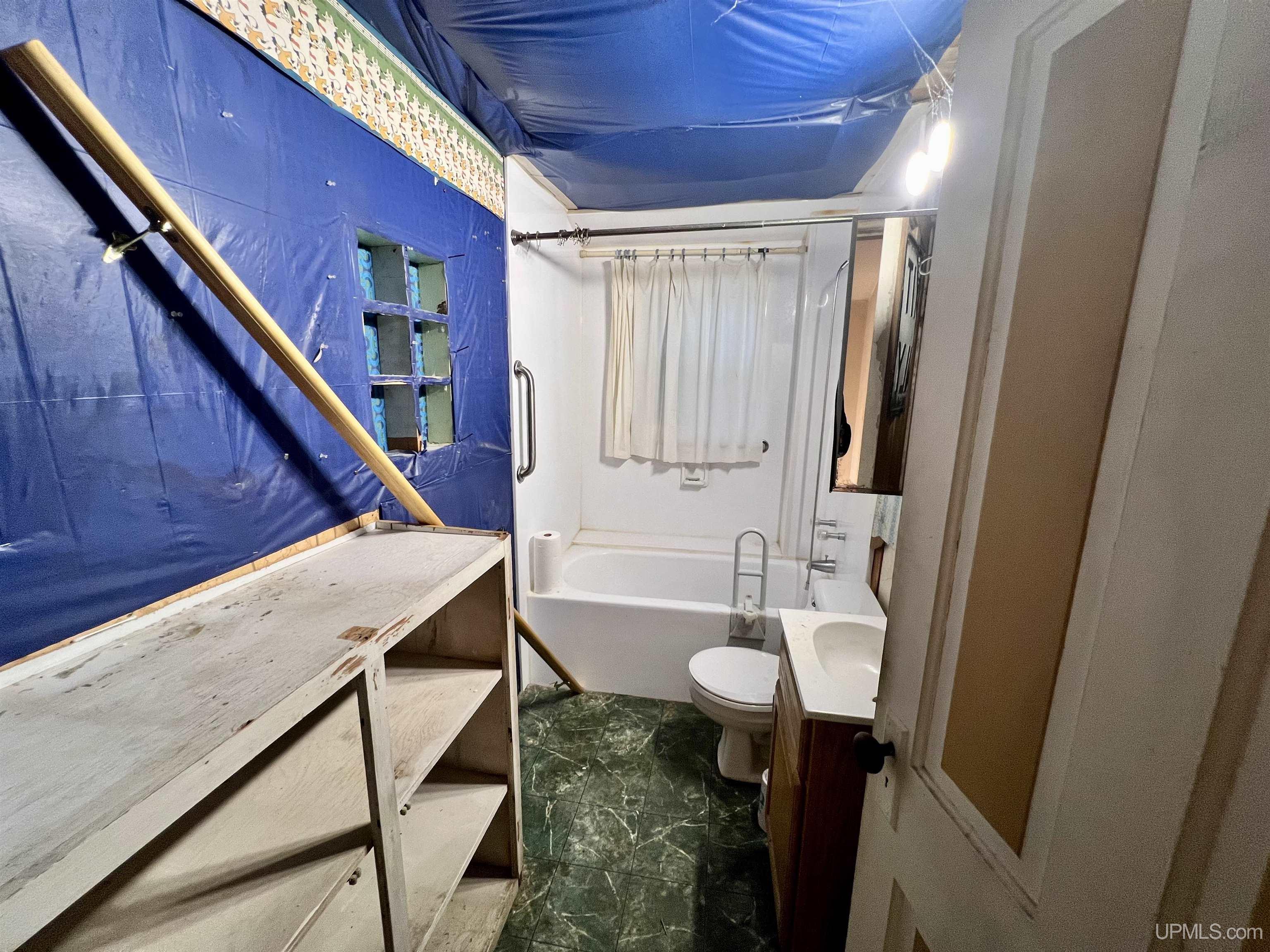 712 N Milwaukee Avenue