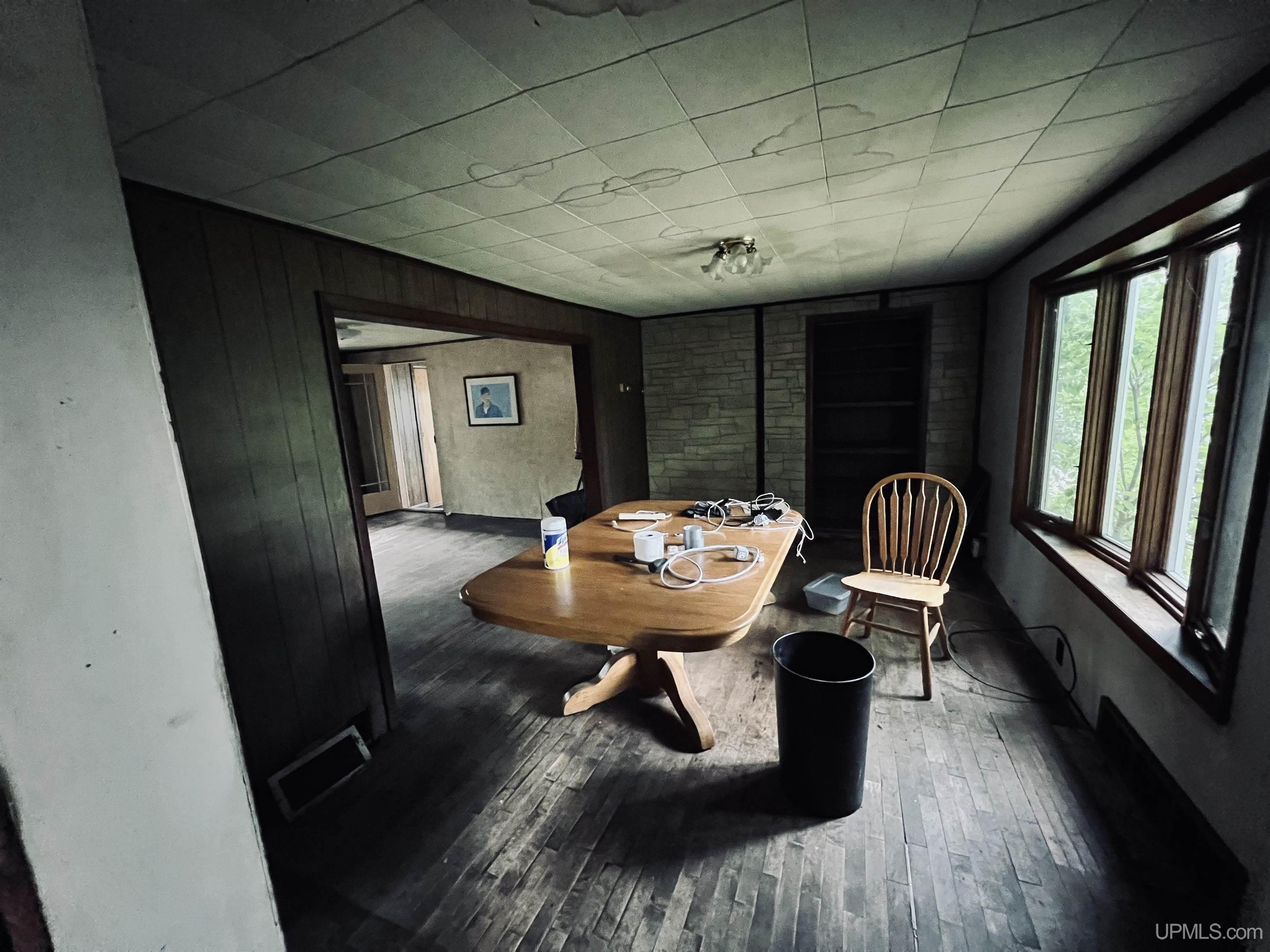 712 N Milwaukee Avenue