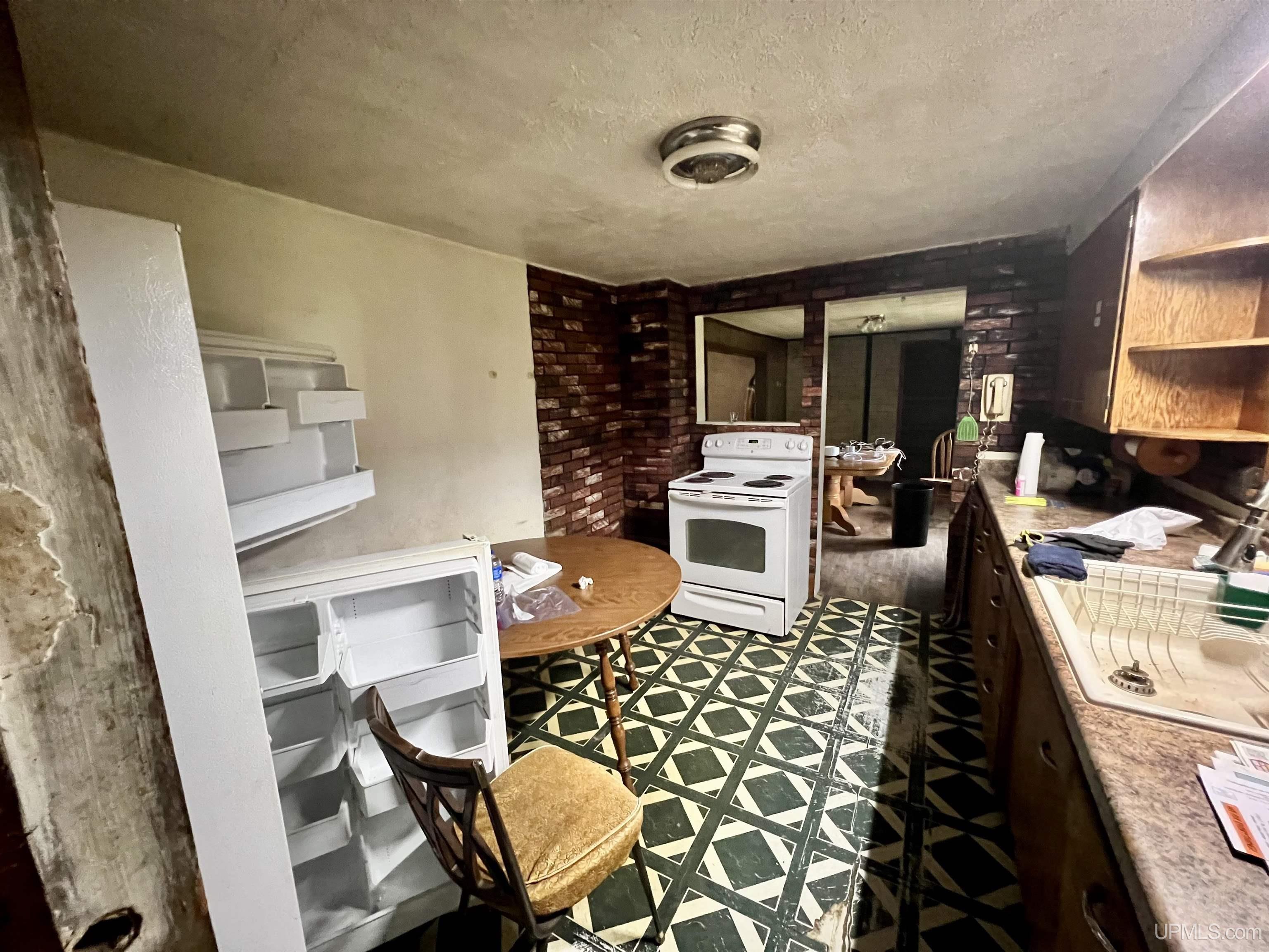 712 N Milwaukee Avenue