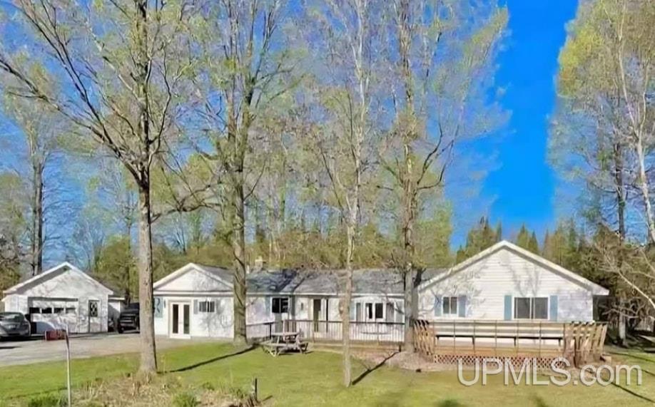 6 bedroom single family residence,1 to 4 units in Rapid River, Michigan