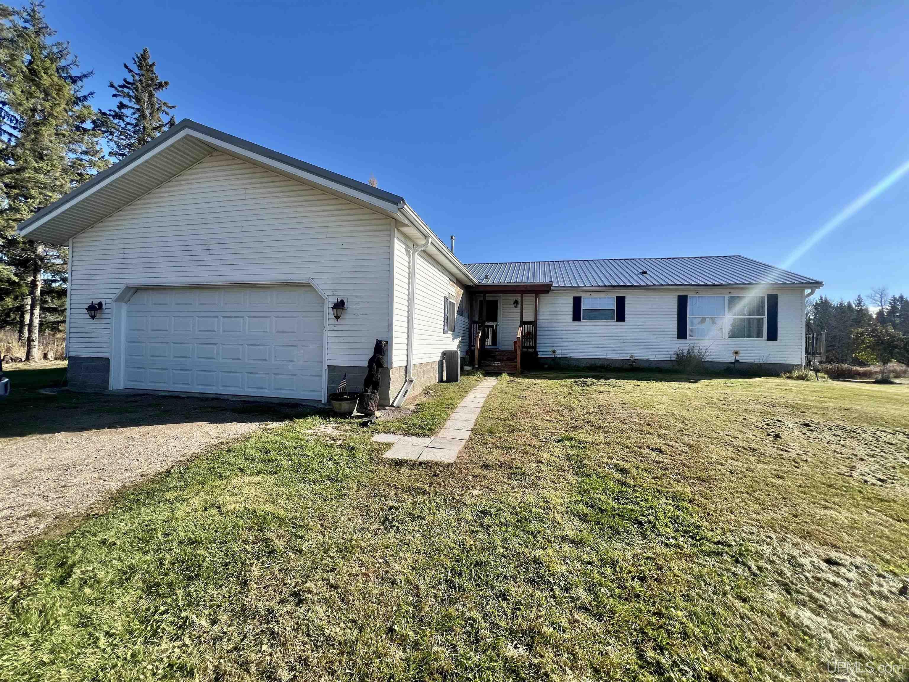 3 bedroom single family in Rock, Michigan