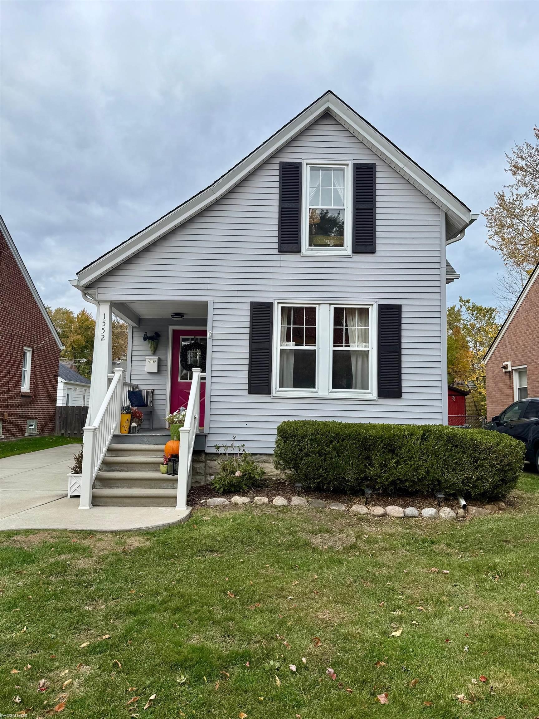 Homes for sale in Grosse Pointe Woods City Wayne, MI | 1552 Brys Dr, Grosse Pointe Woods City Wayne, MI 48236 | MLS# 58050193161