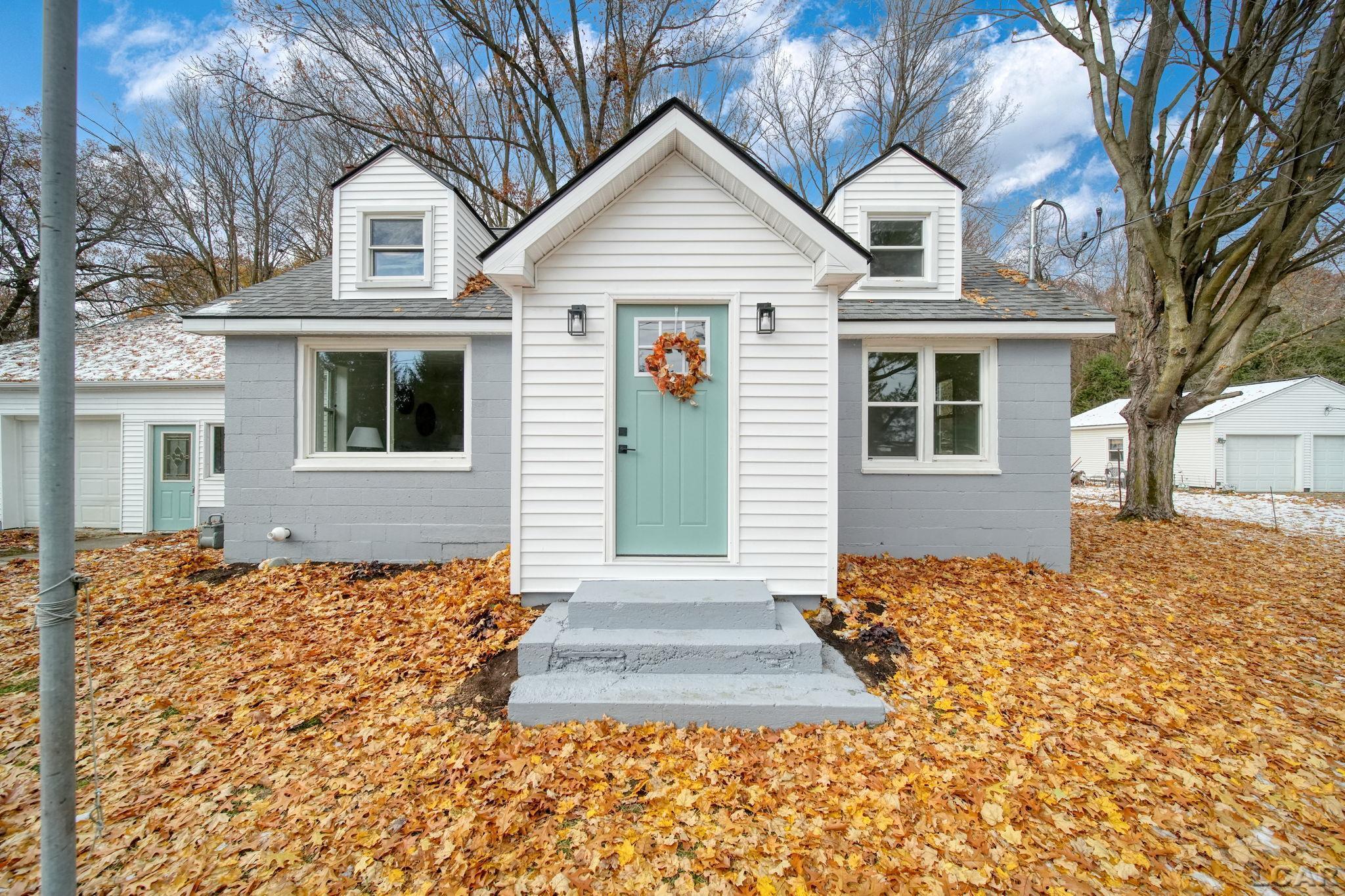 <p>FEATURED LISTINGS</p>