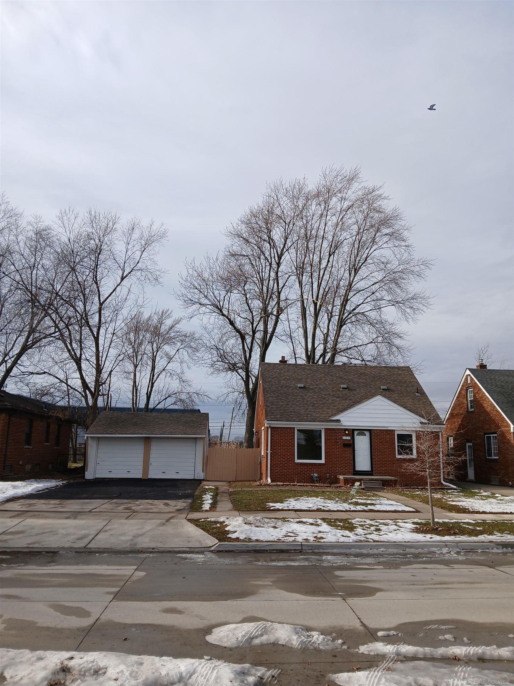 Homes for sale in Roseville City Macomb, MI | 27247 Leroy Dr, Roseville City Macomb, MI 48066 | MLS# 58050195222