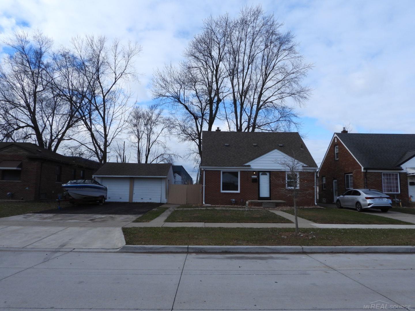 Homes for sale in Roseville City Macomb, MI | 27247 Leroy Dr, Roseville City Macomb, MI 48066 | MLS# 58050195222