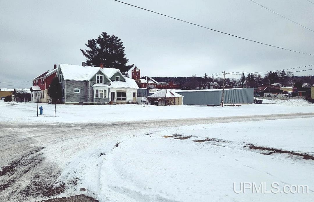 Homes for sale in Iron Mountain, MI | 817 River Ave, Iron Mountain, MI 49801 | MLS# 50195603