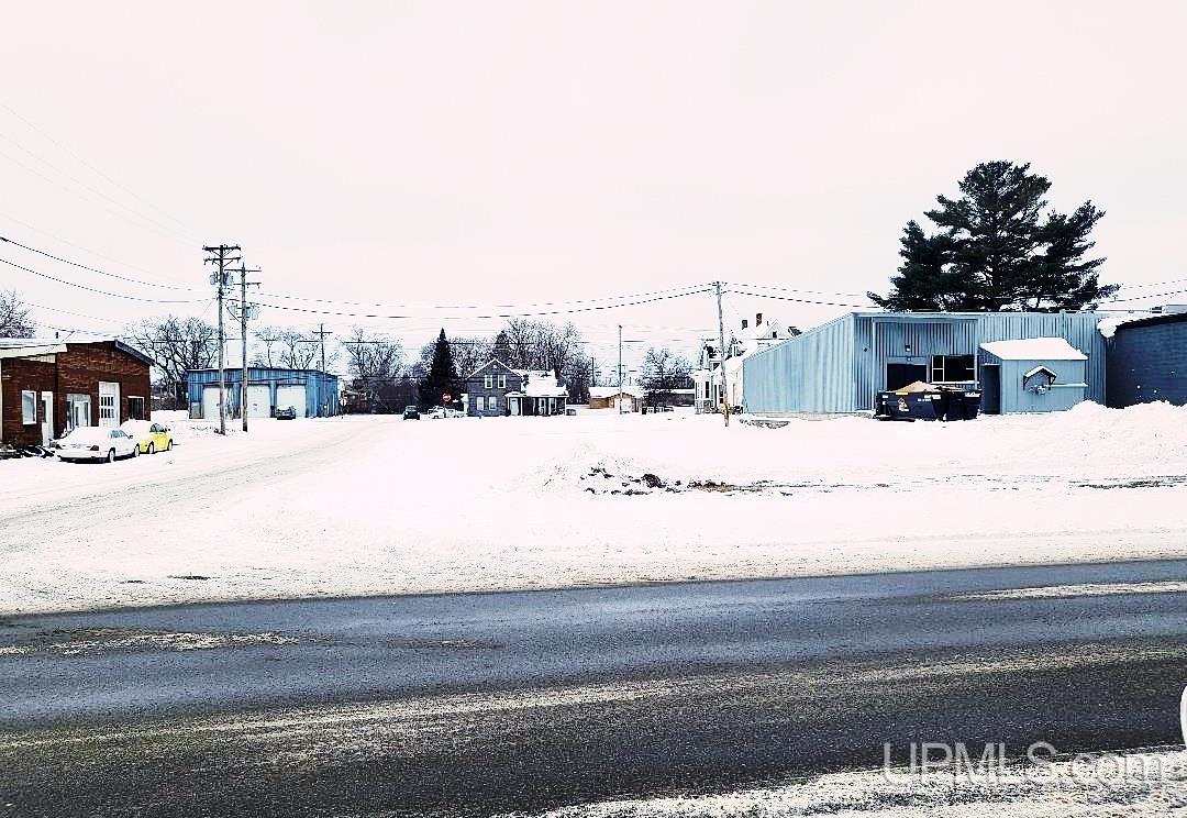 Homes for sale in Iron Mountain, MI | 817 River Ave, Iron Mountain, MI 49801 | MLS# 50195603