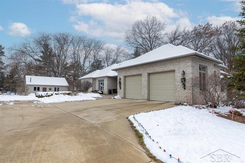 Homes for sale in Midland City Midland, MI | 3017 Orchard Dr, Midland City Midland, MI 48640 | MLS# 61050195626