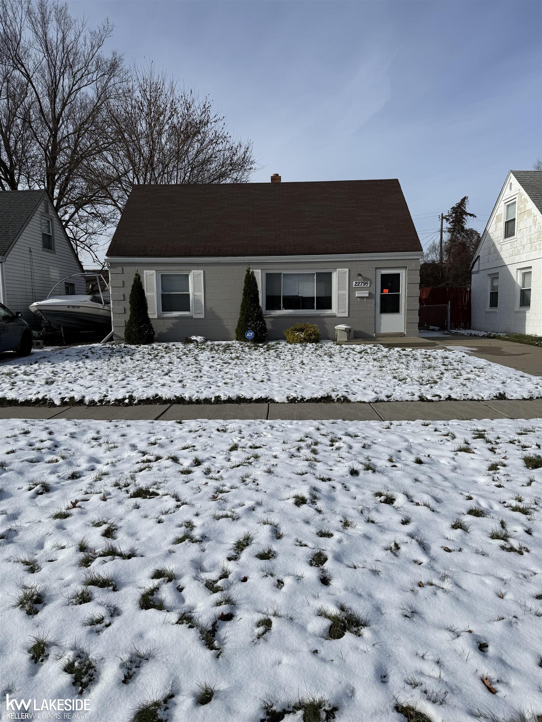 22795 Almond EastpointeCity_Macomb Michigan 48021