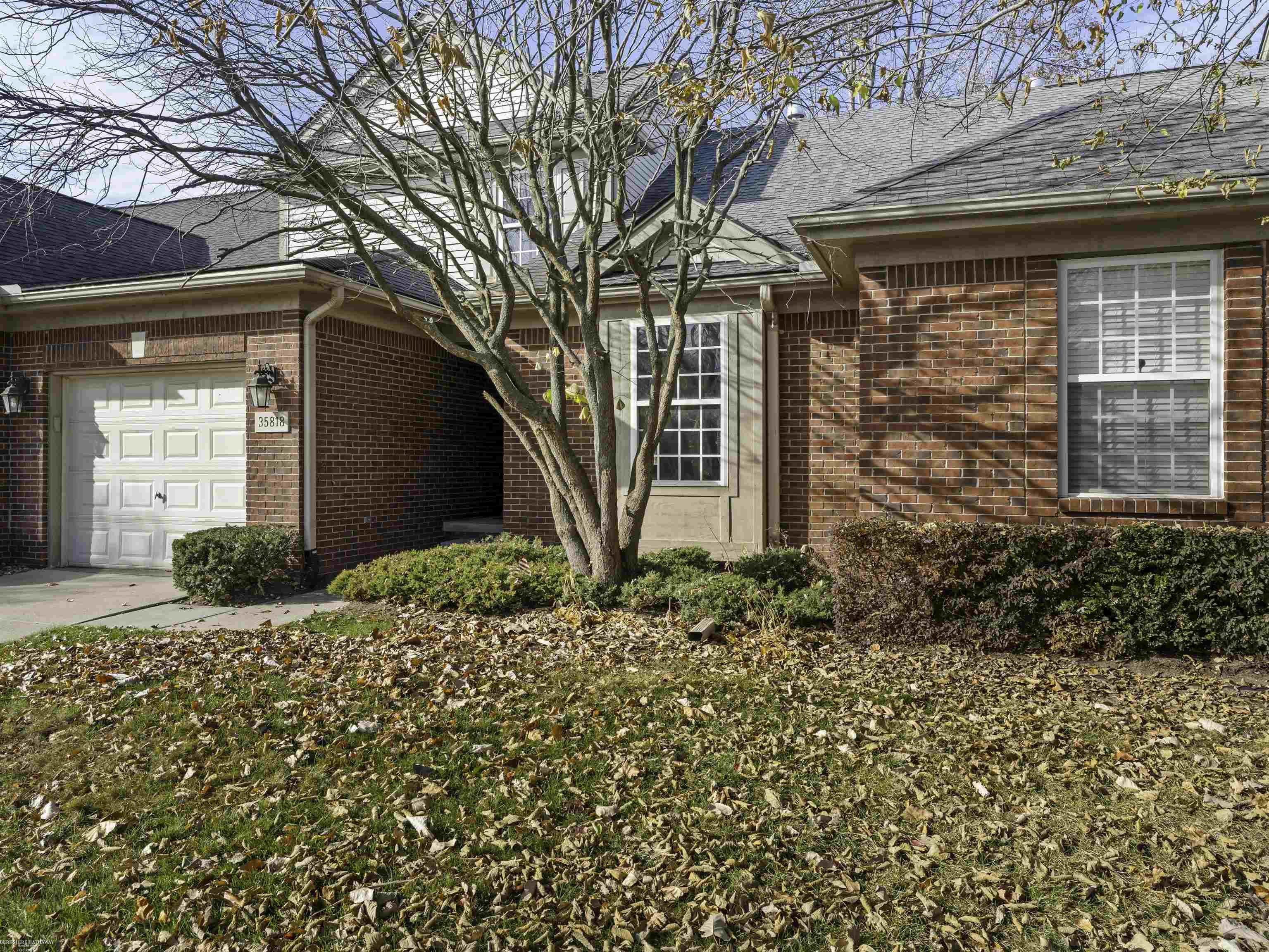 35818 Foxwood CT HarrisonCharterTownship_Macomb Michigan 48045