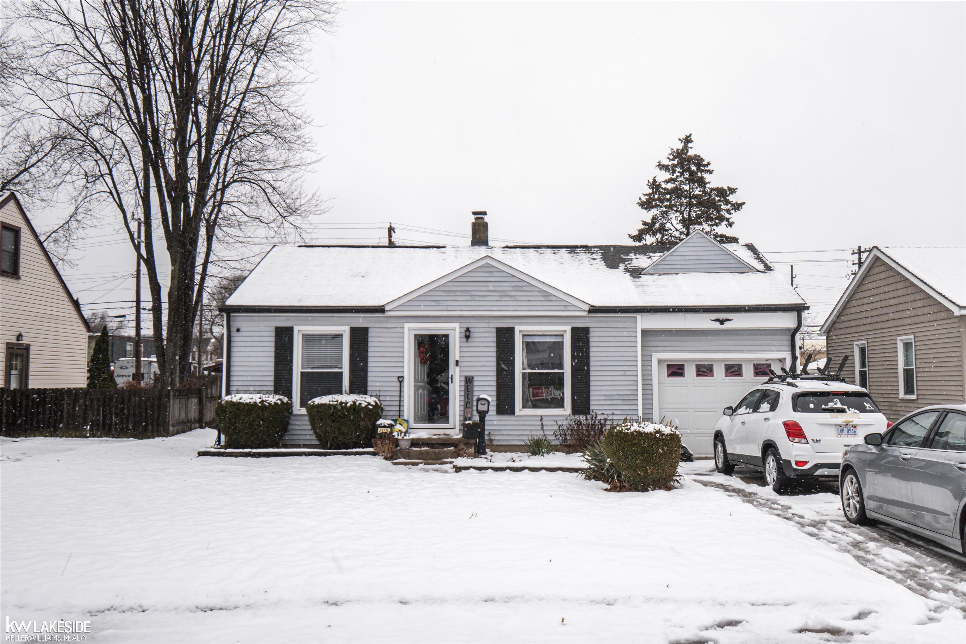 21351 Hillcrest ClintonCharterTownship_Macomb Michigan 48036