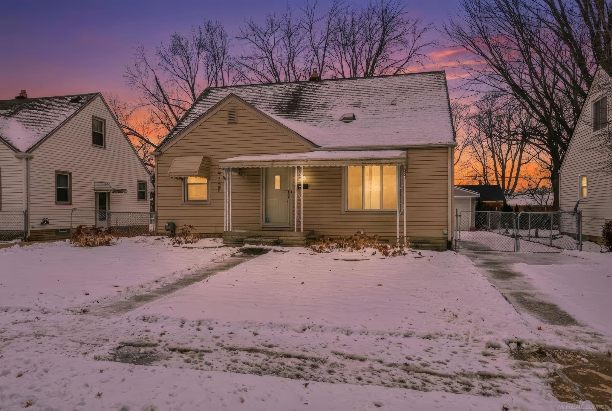 Homes for sale in Roseville City Macomb, MI | 25183 Cole St, Roseville City Macomb, MI 48066 | MLS# 58050196072