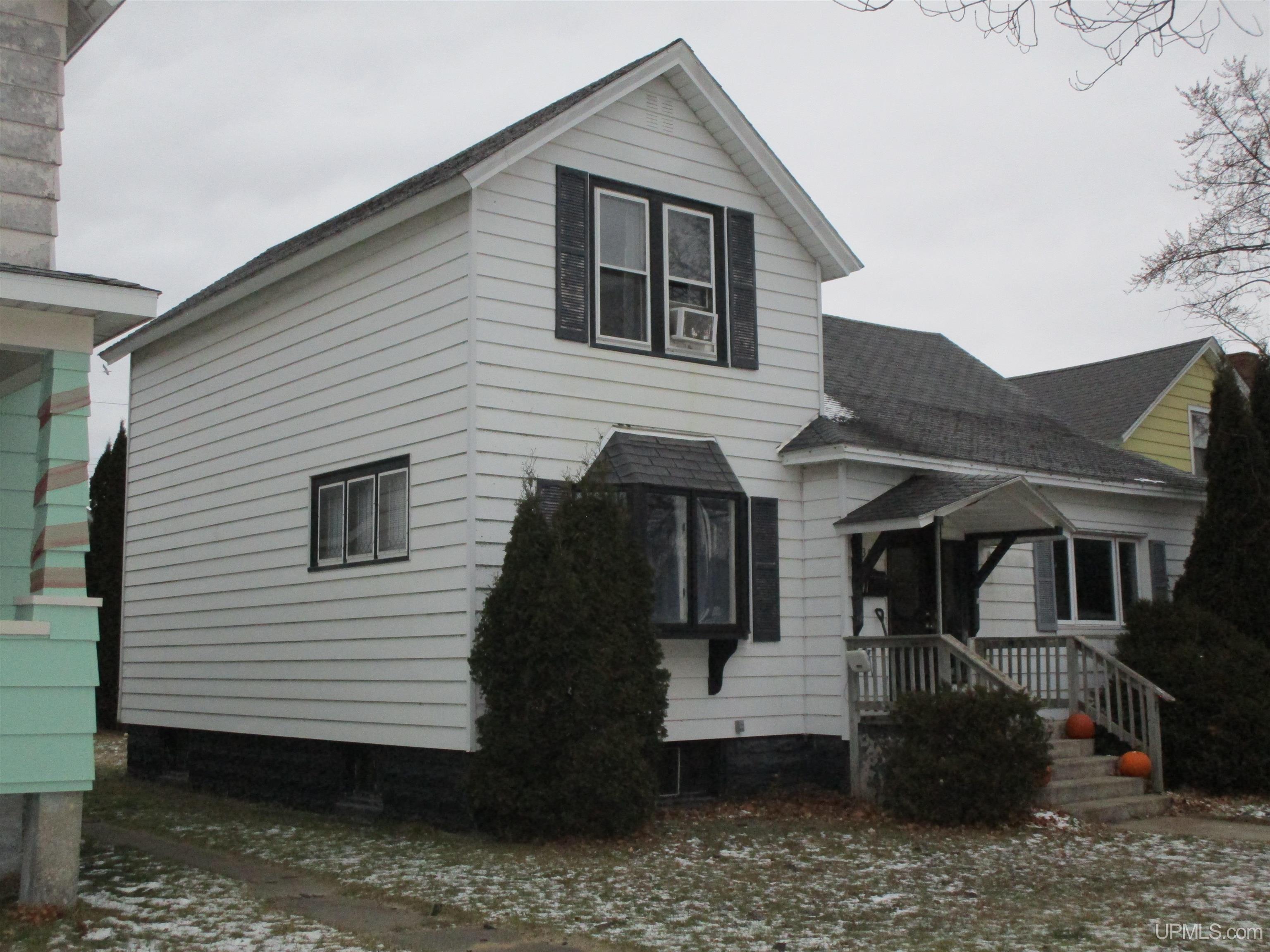 6 bedroom investment in Escanaba, Michigan