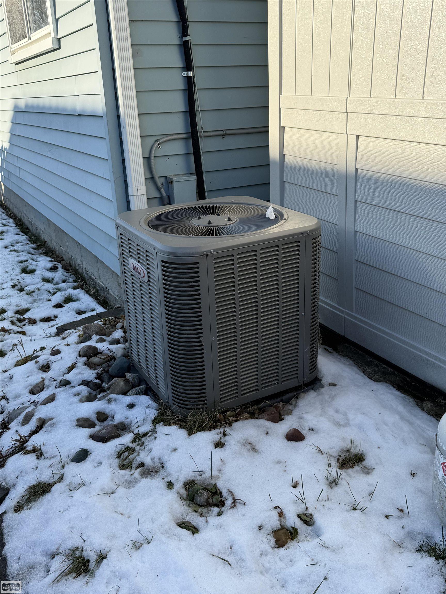 Homes for sale in Harrison Charter Township Macomb, MI | 39690 Detroit St, Harrison Charter Township Macomb, MI 48045 | MLS# 58050196238