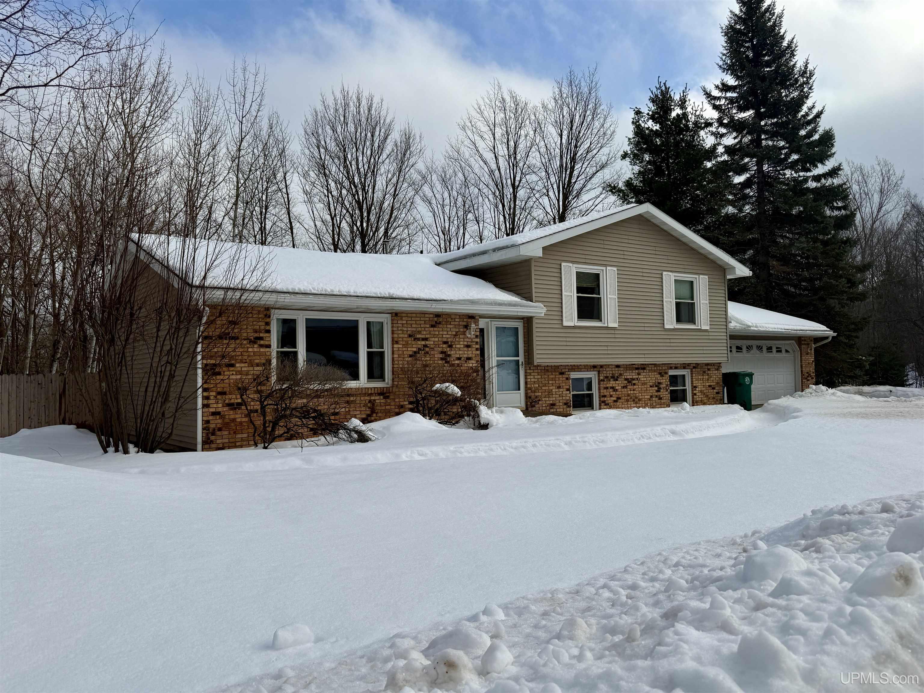 Homes for sale in Marquette, MI | 18 Grove Hill Court Court, Marquette, MI 49855 | MLS# 50197317