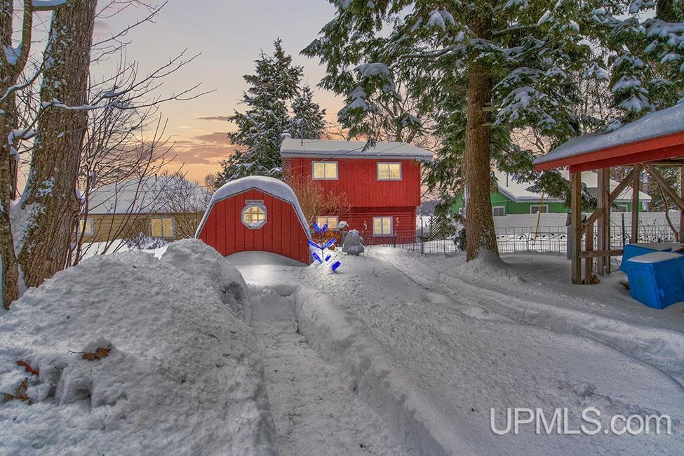 Homes for sale in Au Train, MI | 6598 Autrain Forest Lake Rd, Au Train, MI 49806 | MLS# 50197381