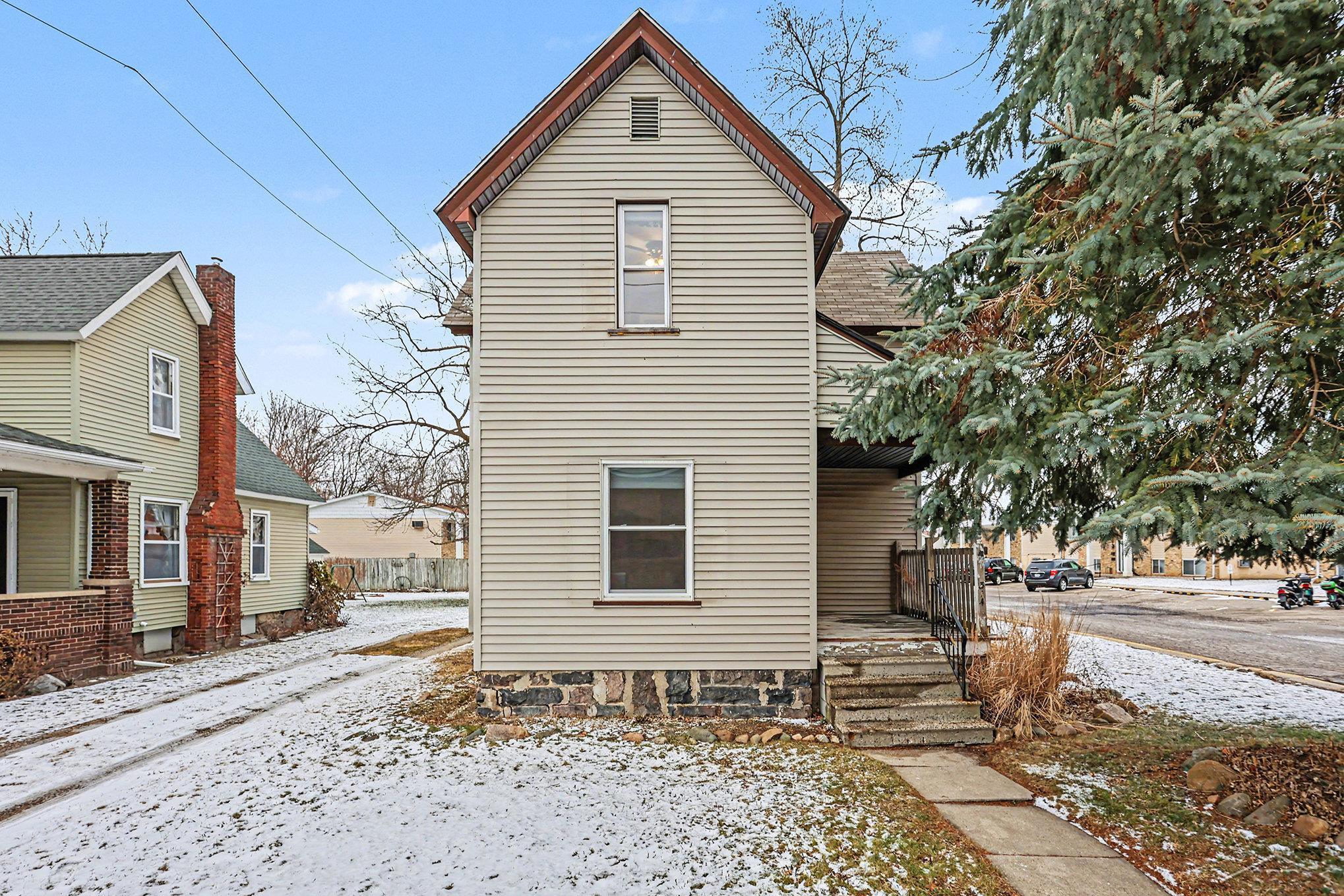 Homes for sale in Durand, MI | 314 N Oak St, Durand, MI 48429 | MLS# 50197394