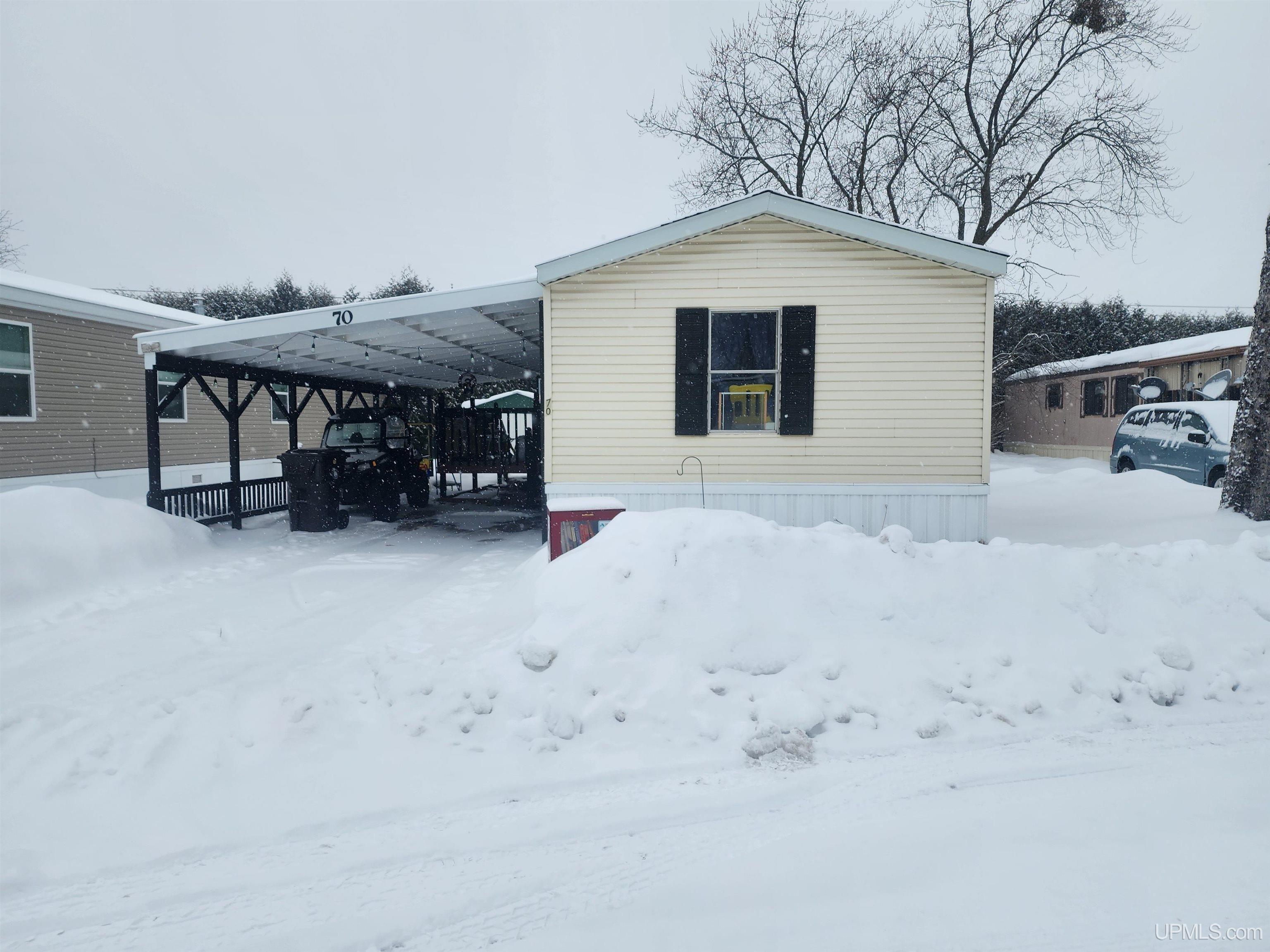 3 bedroom mobile home in Escanaba, Michigan