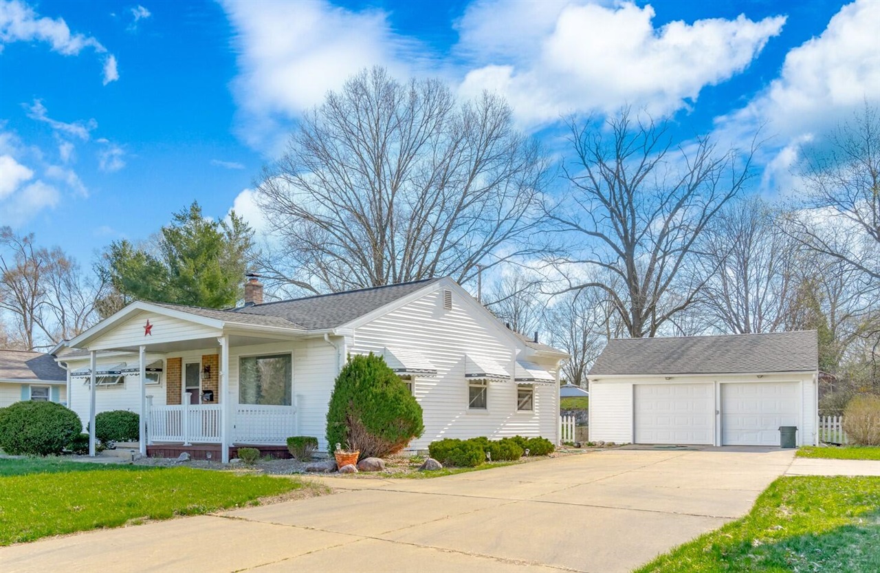 For Sale 102 N Moorland Drive, Battle Creek, MI 490153847 3 Beds