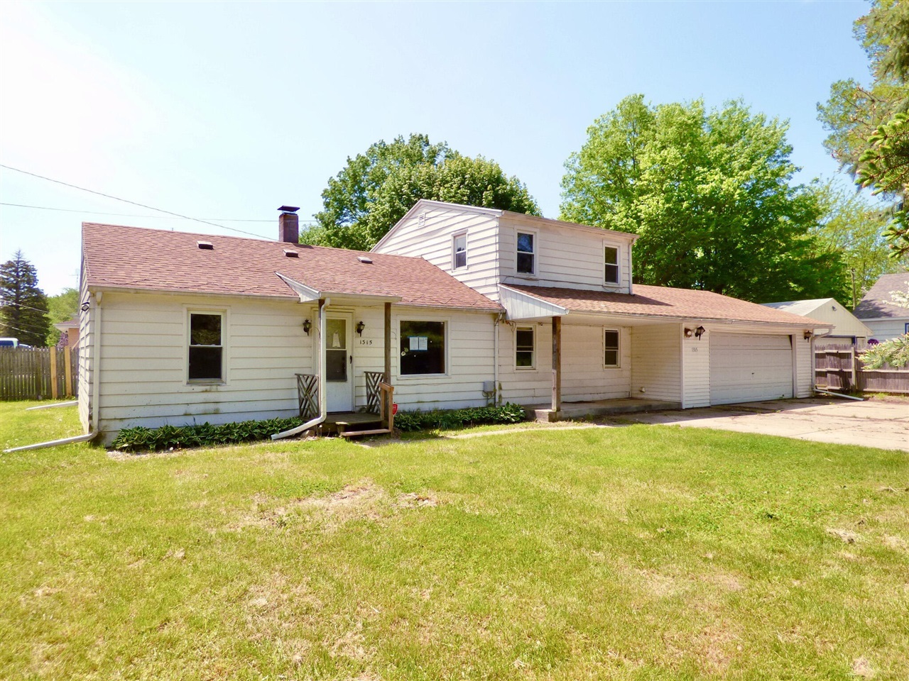 New Listing- HUD Home in Benton Charter Township, between I94 and ML MI. Avail 5-27-23 Bids due by 6-4-23, 11:59 PM CST then daily until sold. AS IS'' HUD property sold by electronic bid only. FHA Case #263-605594 203k eligible IE FHA Insurable. Buyer to verify all information. HUD does NOT pay for title insurance. KMM makes no warranty as to the existence of mold in this property and is not liable for the potentially harmful effects thereof and makes no warranty as to the condition of the property. See attached MLS addendum regarding'' Buyer Select'' program & seller paid closing costs. See attached LBP & Disclosure for HUD Homes. LBP. Disclosure: Property is NOT located in a FEMA Special Flood Hazard Area but is listed as a moderate to low flood risk.