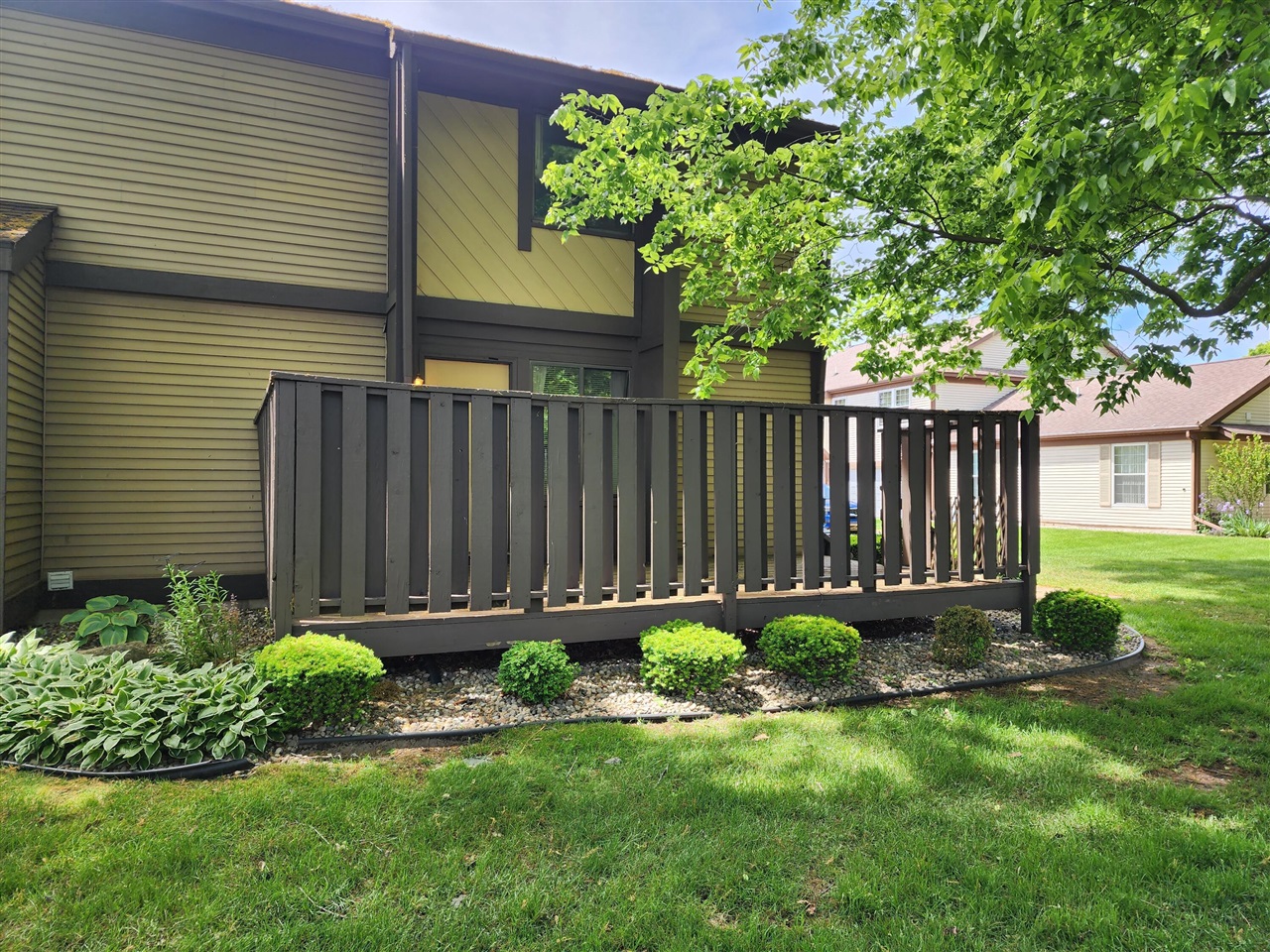 Extremely Well maintained 2 Br condo in Oak Tree Commons. This main floor unit is move in ready and includes new laminate flooring, new refrigerator & range, new A/C, and newer window coverings. The main fl features a generous sized kitchen with a pantry and space for a kitchen table. The family room is spacious ample natural lighting. The 2nd fl features a full bath and 2 bedrooms. The larger bedroom has a walk in closet and a 2nd additional closet. The basement is partially finished, dry, and provides additional storage space. The attached garage means you don't have to walk outside and it also has some additional storage space. What a fantastic location with convenient access to Gull Rd corridor and all that Kalamazoo has to offer!