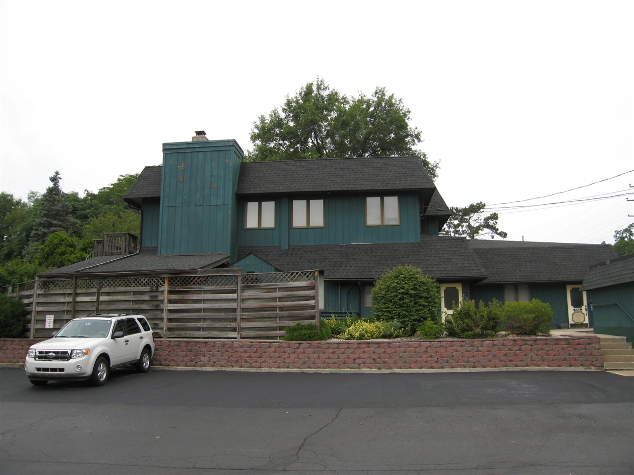 126 E Kilgore Road, Portage, MI 49002