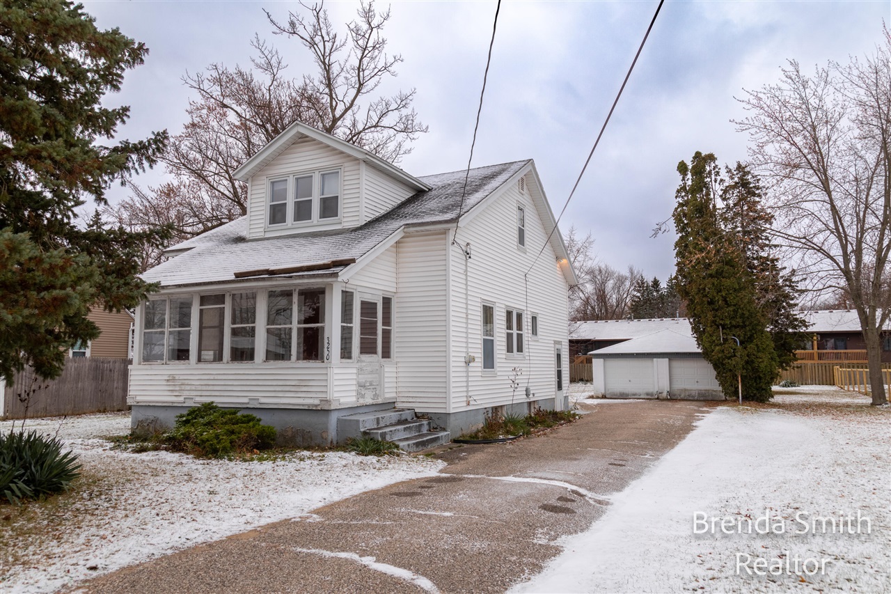 This home has not been on the market since 1965! Grandville Schools with 4 Bedrooms and a 2 Stall Garage. This home needs some TLC. Seller to make no repairs. Home will not go FHA or VA.