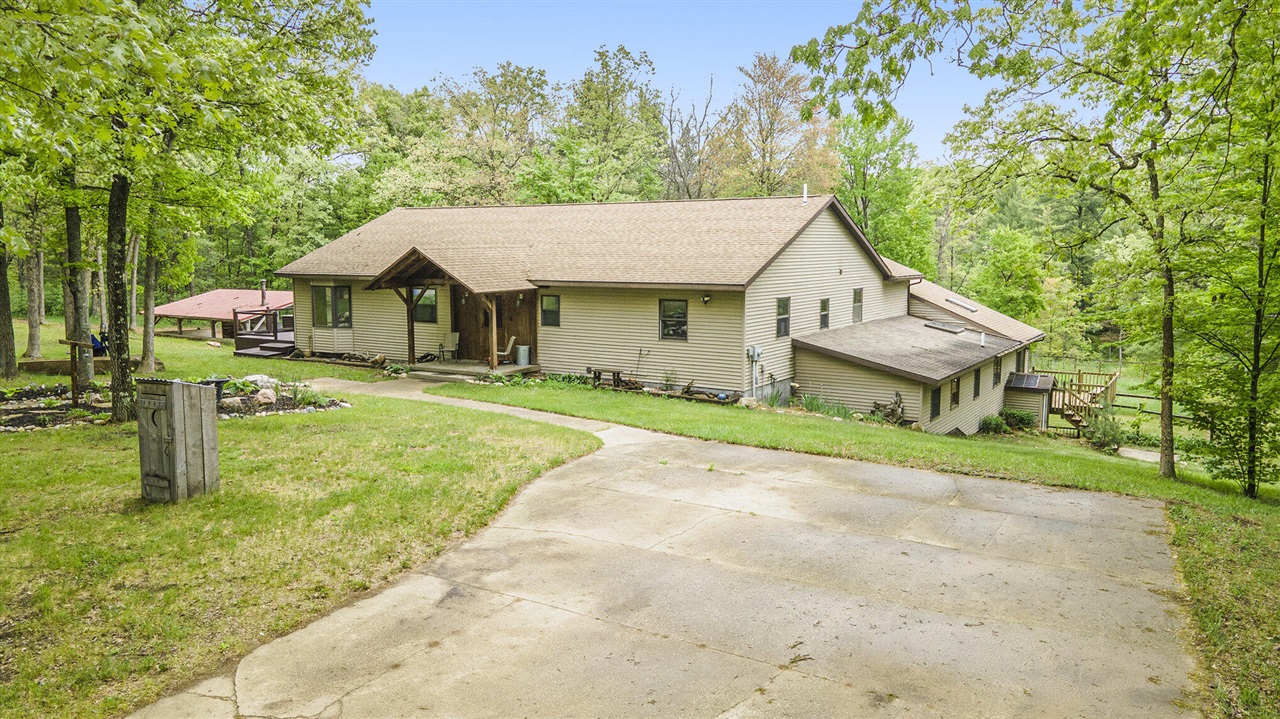 Homes for sale in White Cloud, MI | 1977 E 40th St, White Cloud, MI 49349 | MLS# 70467911