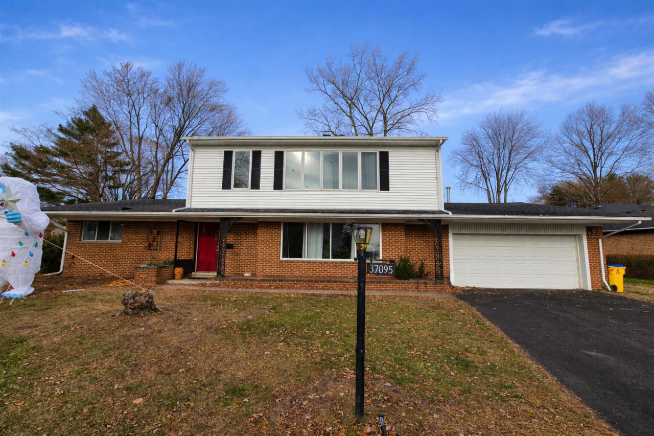 Homes for sale in New Baltimore, MI | 37095 Highview St, New Baltimore, MI 48047 | MLS# 70499069