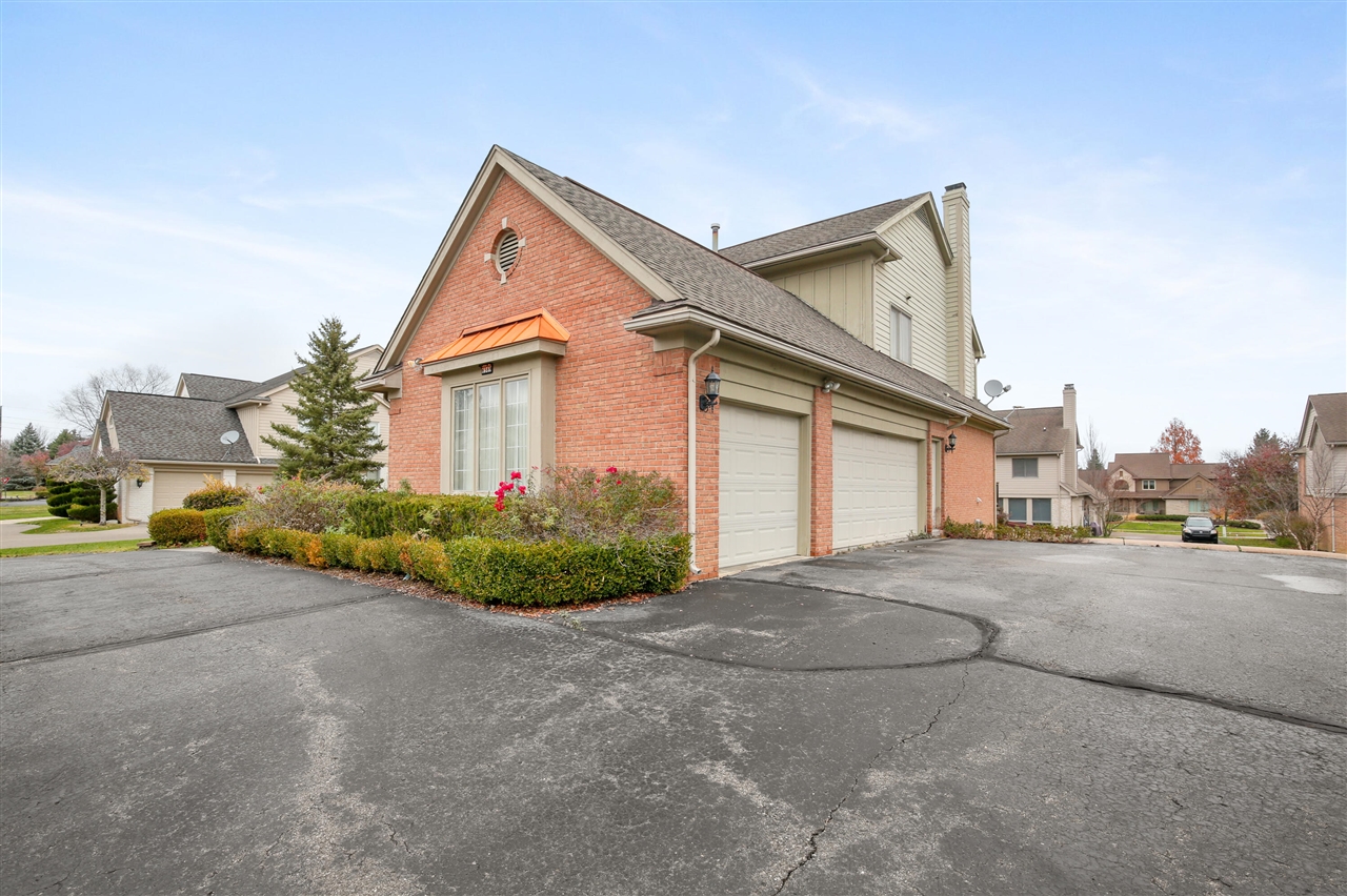 Homes for sale in West Bloomfield, MI | 6569 Whispering Woods Dr, West Bloomfield, MI 48322 | MLS# 70511051