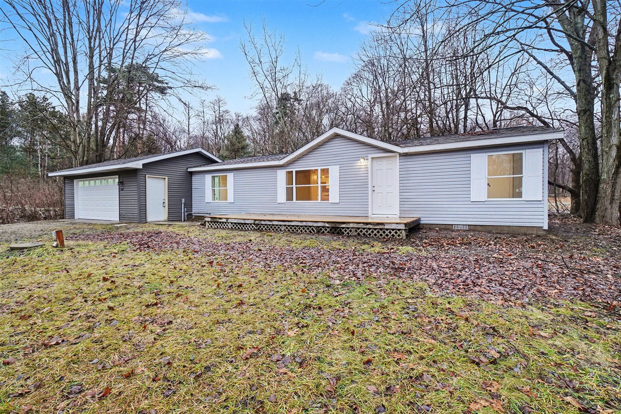 Homes for sale in Paw Paw, MI | 31210 42nd Ave, Paw Paw, MI 49079 | MLS# 70511160