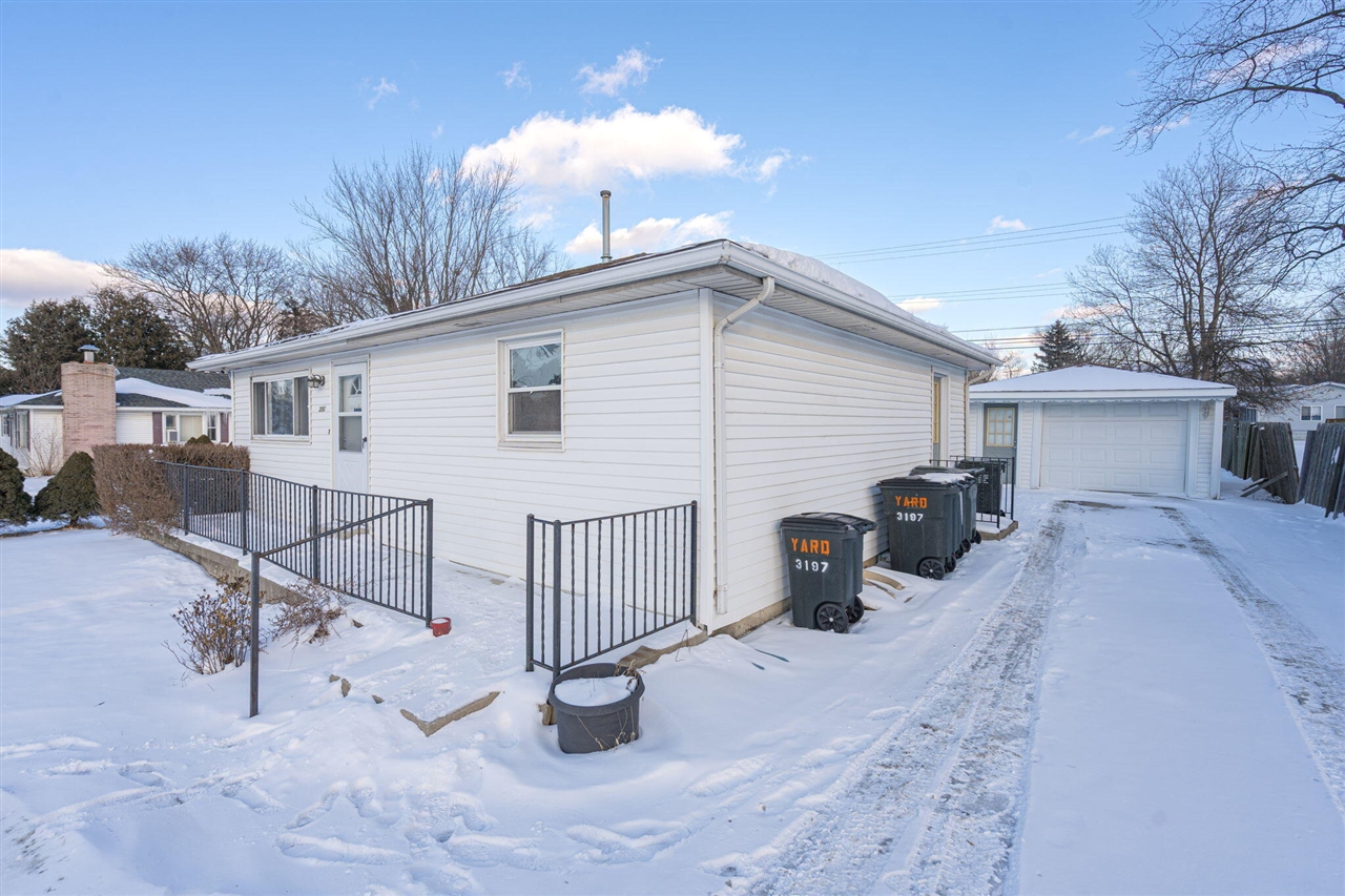 Homes for sale in Rochester Hills, MI | 3197 Crooks Rd, Rochester Hills, MI 48309 | MLS# 70512246