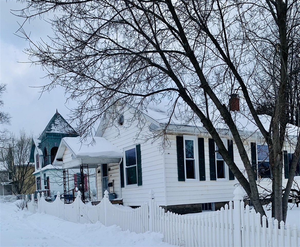 Homes for sale in Manistee, MI | 328 4th St, Manistee, MI 49660 | MLS# 70512528