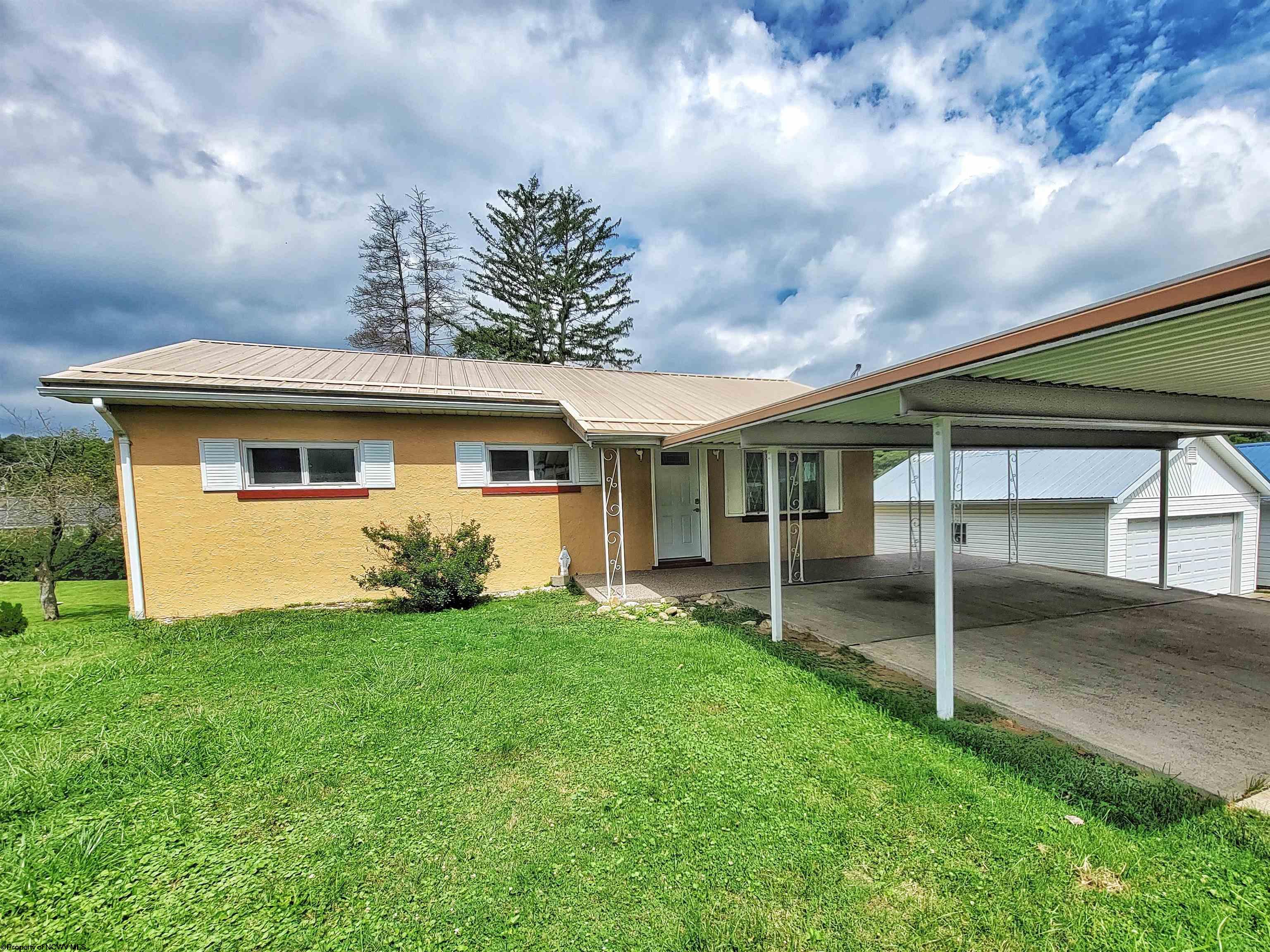 1601 GREEN GABLES ROAD, FAIRMONT, WV 26554 Homefinders Plus, Inc.