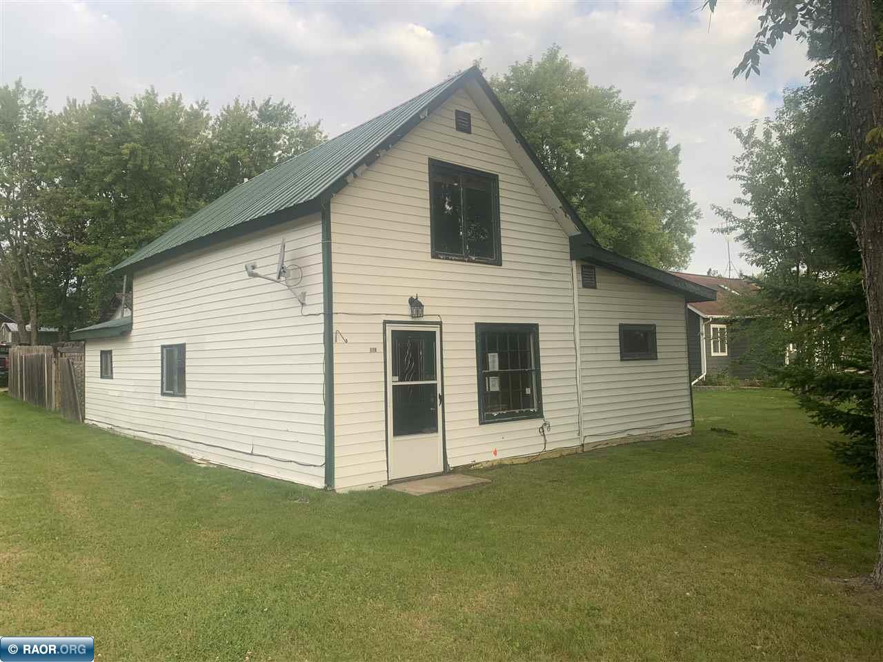 110 2nd St NW, Cook, MN 55723