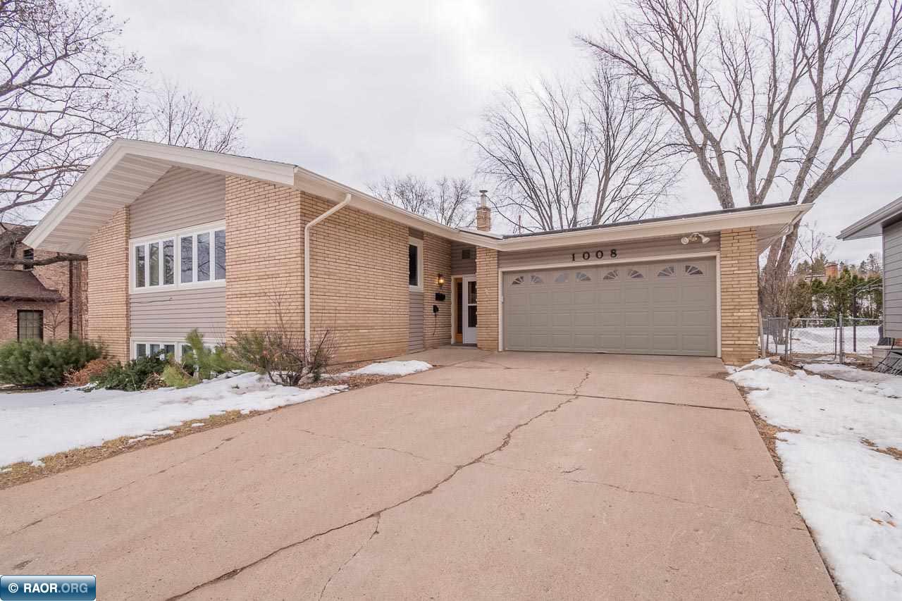 1008 E 24th St, Hibbing, MN 55746