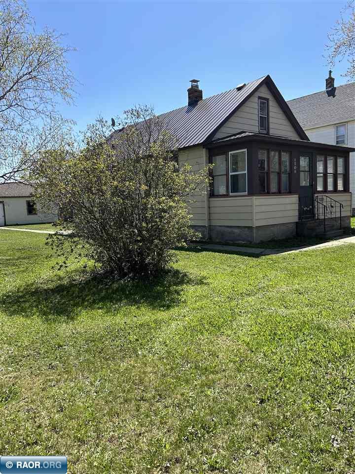 1506 13TH AVENUE, HIBBING, MN 55746 Mirabella Realty MN