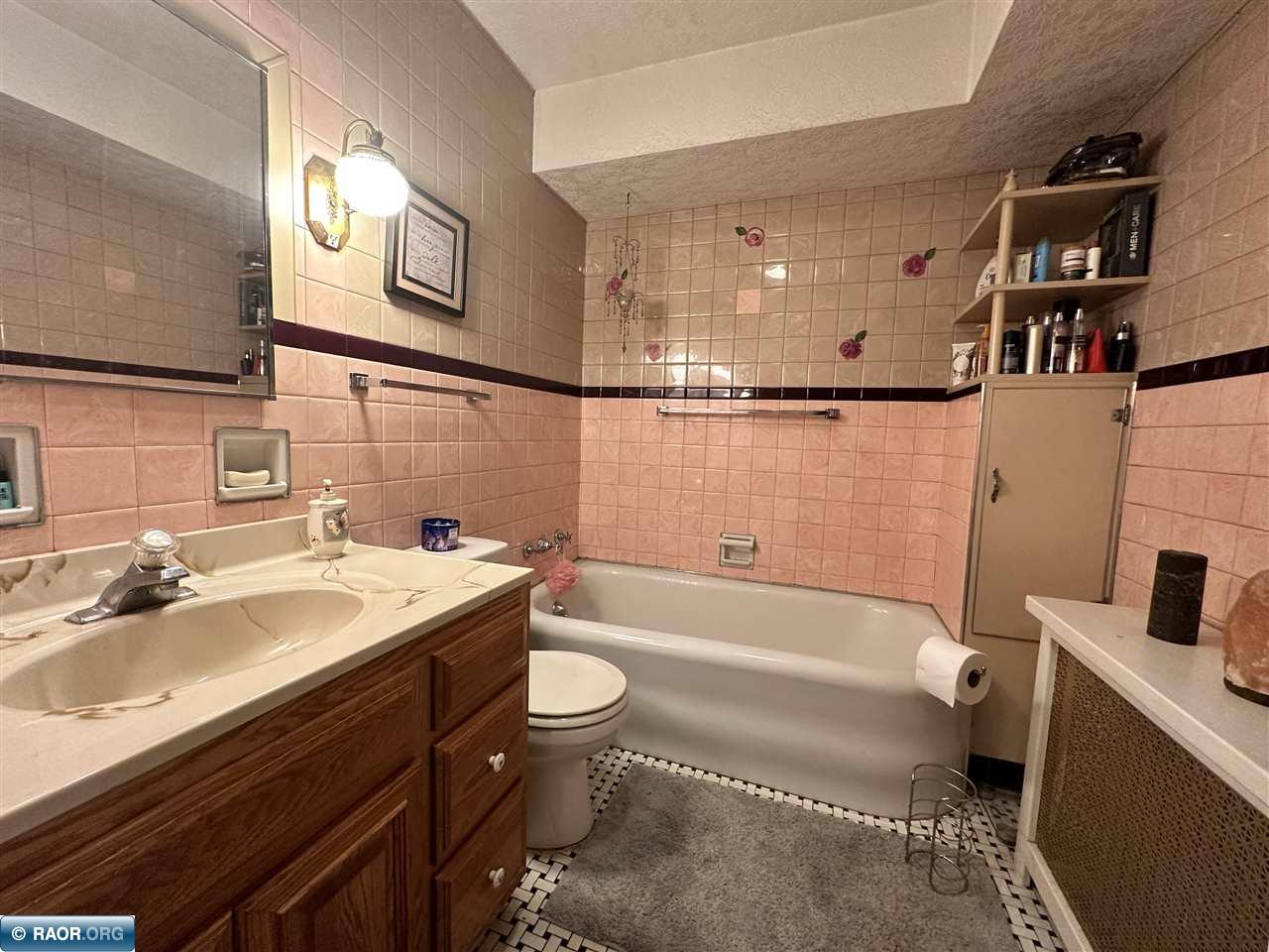 2227 E 2nd Ave, Hibbing, MN 55746 Listing Photo  14