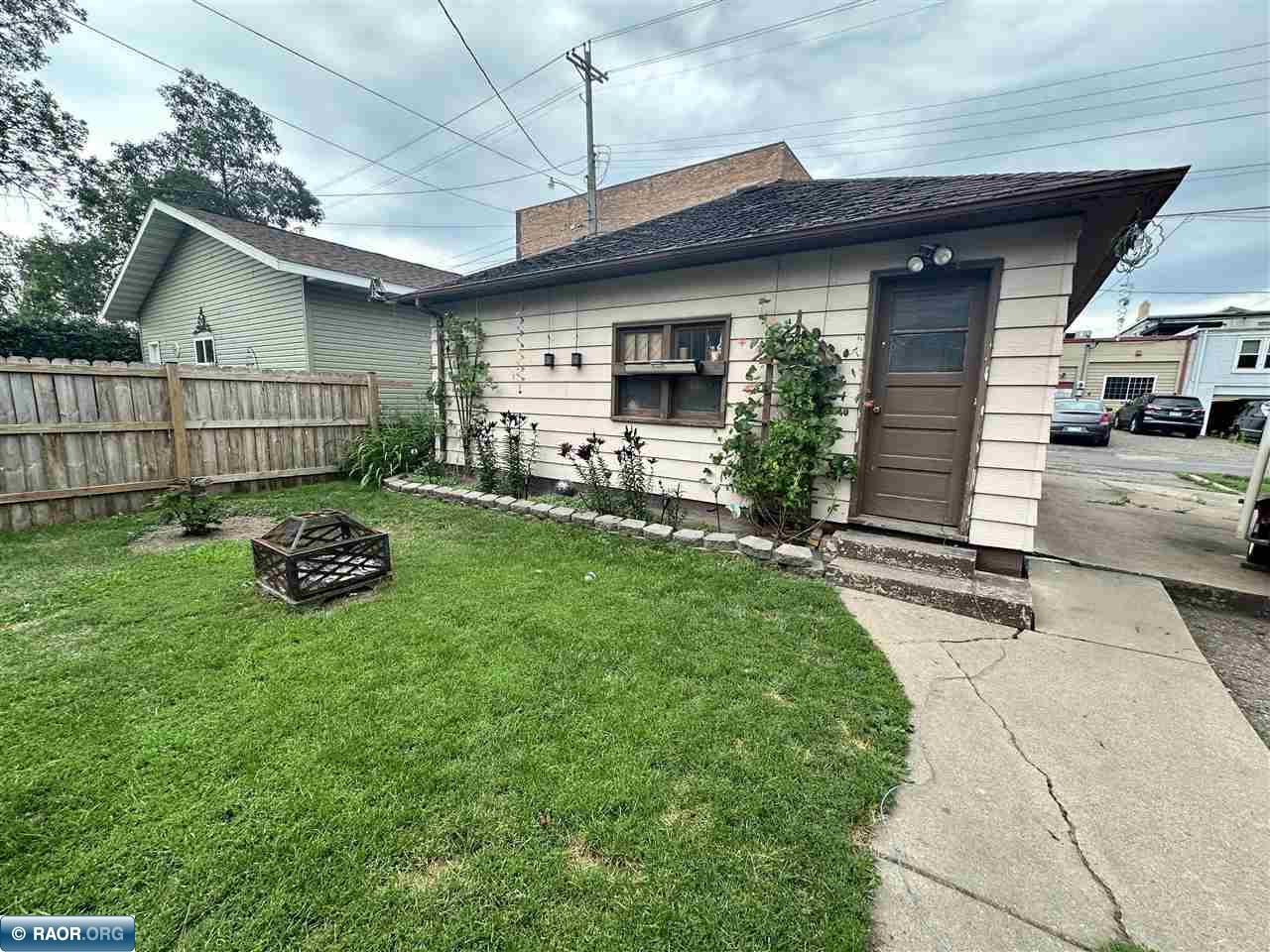 2227 E 2nd Ave, Hibbing, MN 55746 Listing Photo  5