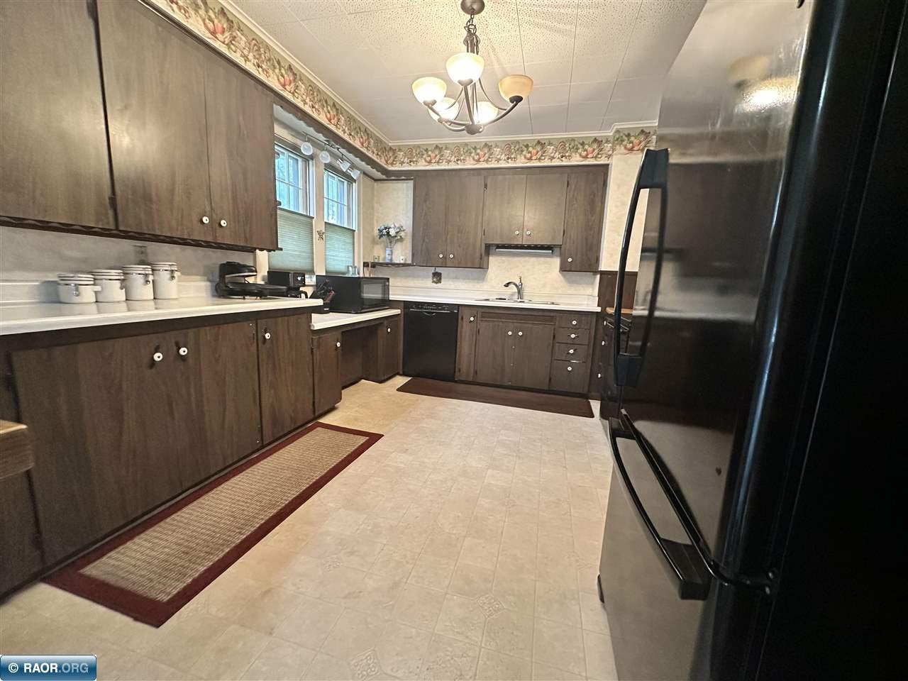 2227 E 2nd Ave, Hibbing, MN 55746 Listing Photo  6